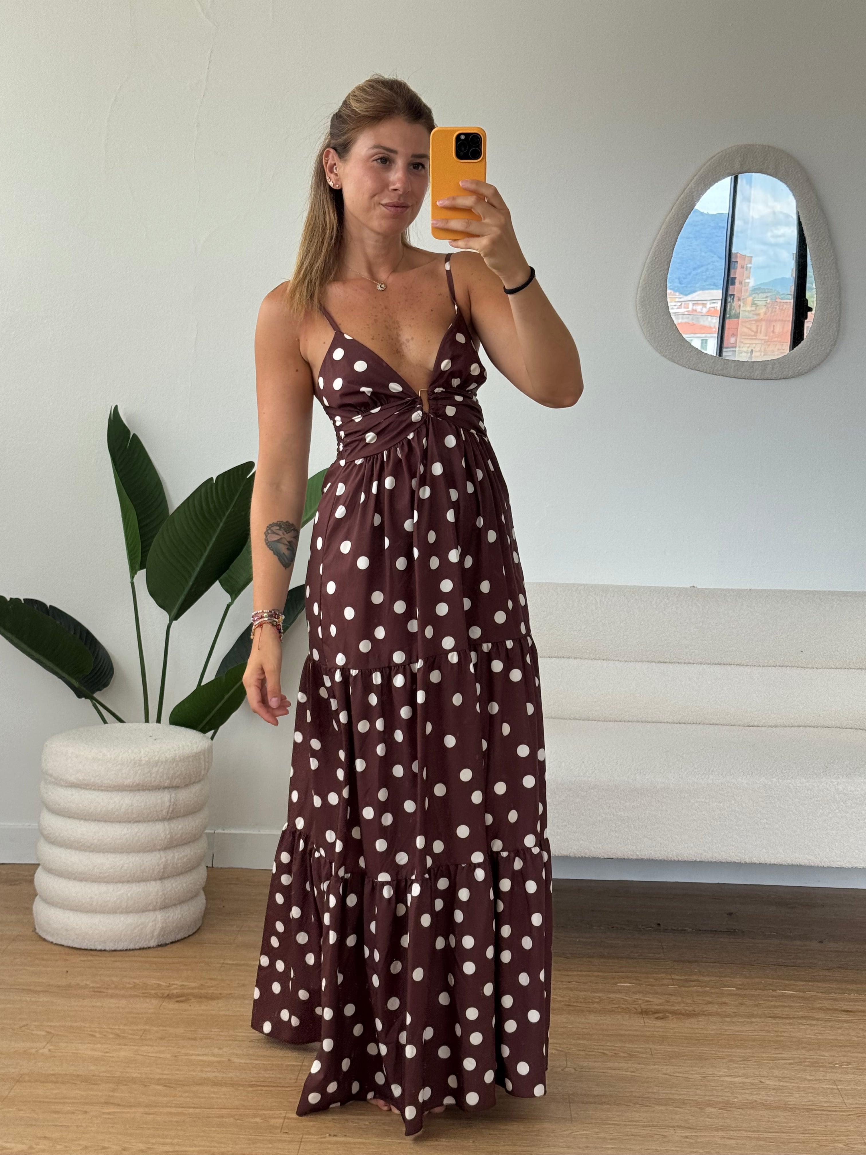 Abito lungo a pois con dettaglio scollo