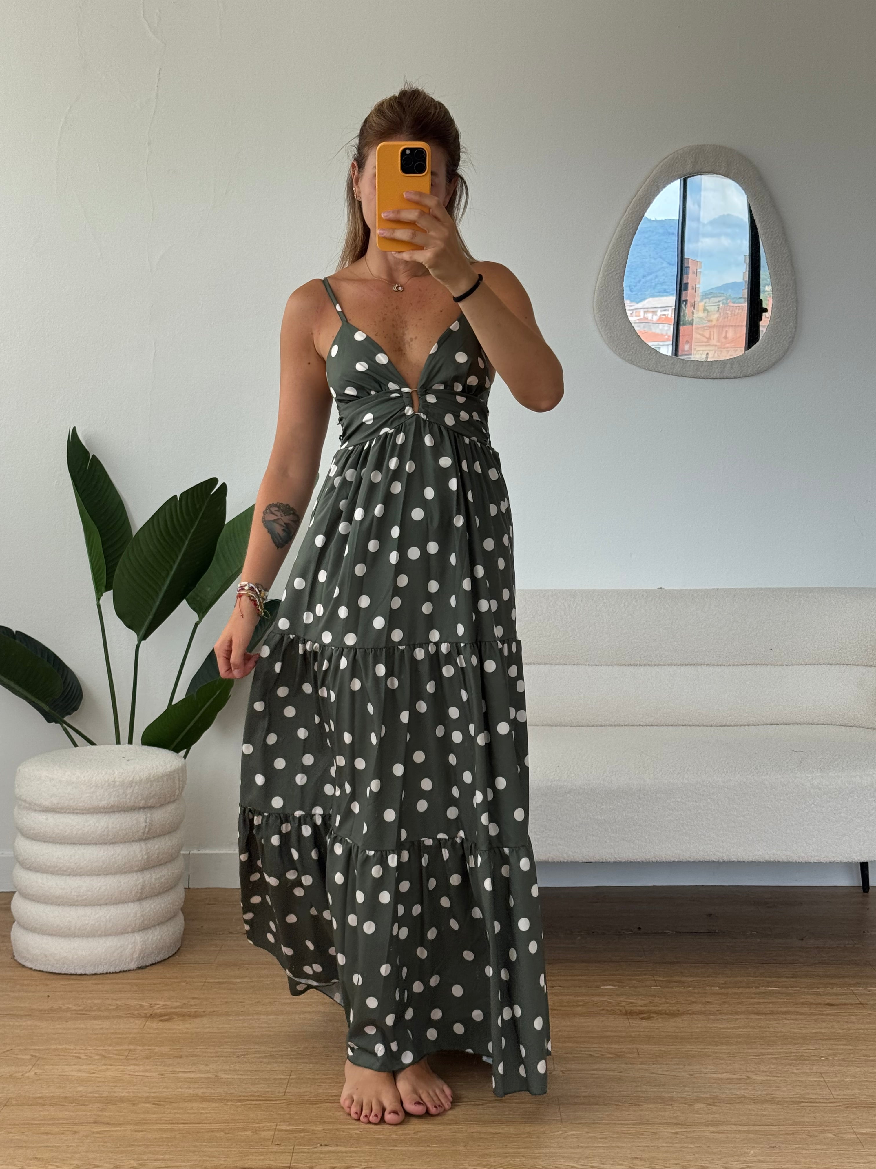 Abito lungo a pois con dettaglio scollo