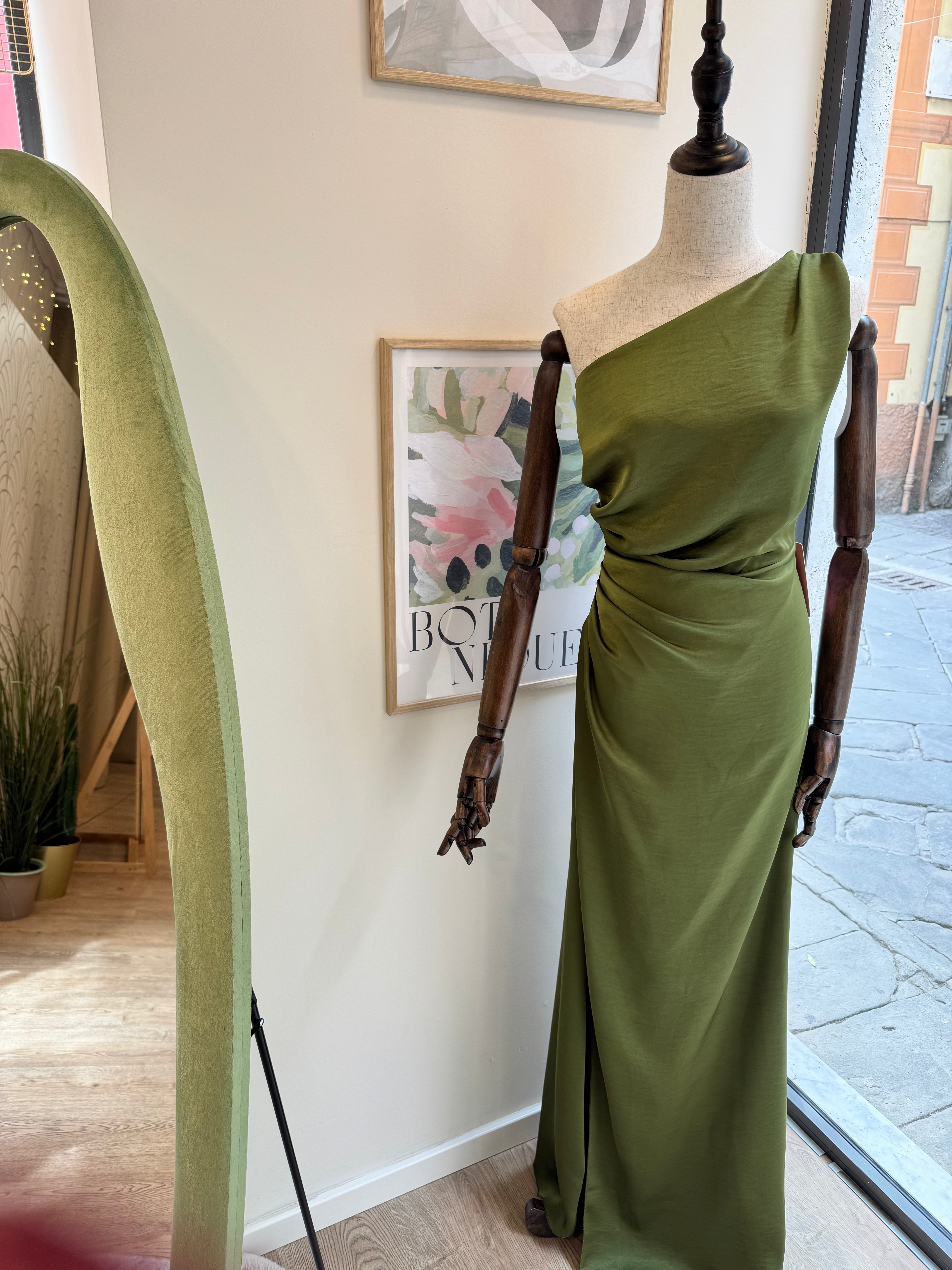 Vestito lungo monospalla con drappeggio