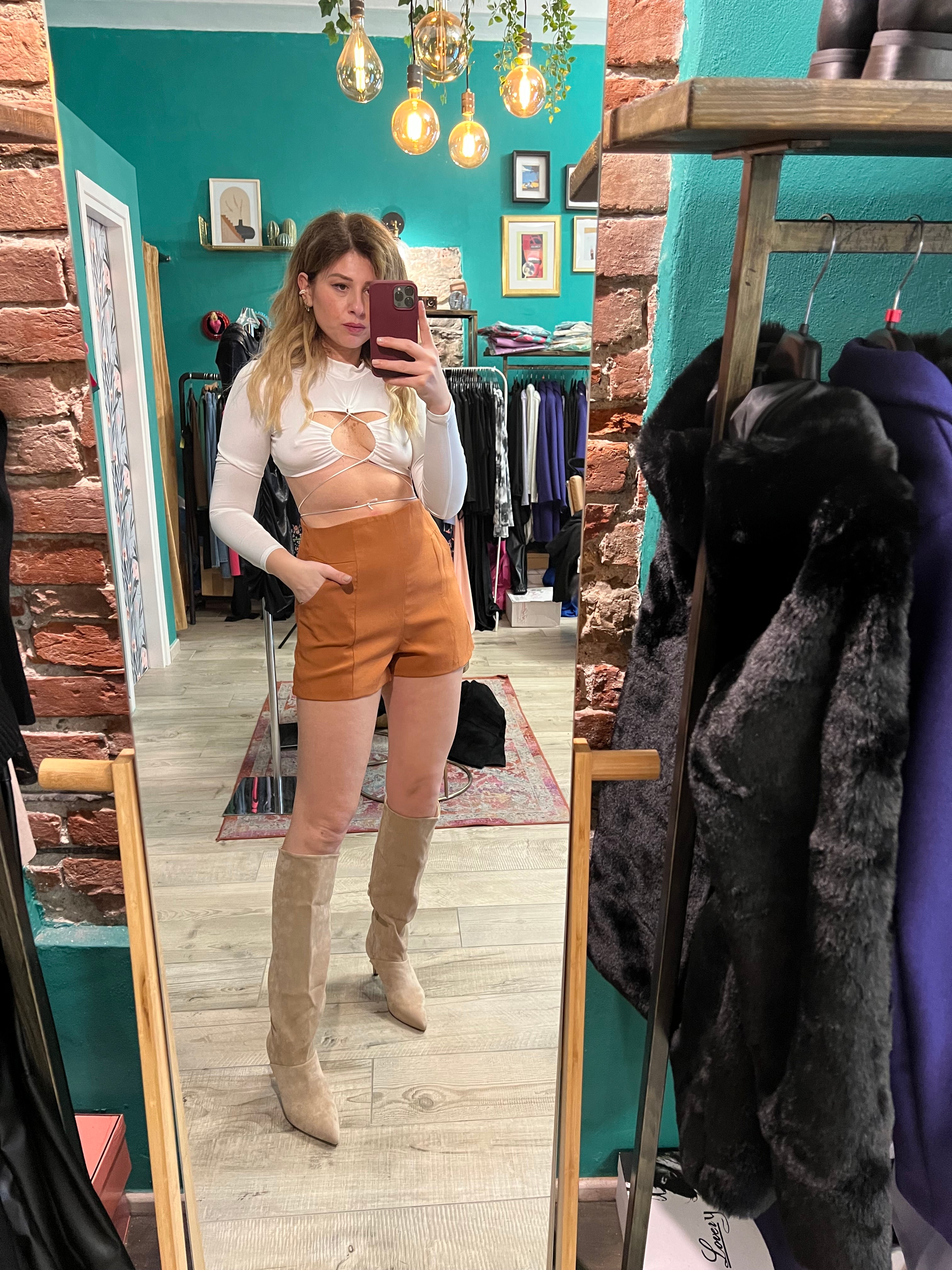 Crop top cutout con lacci