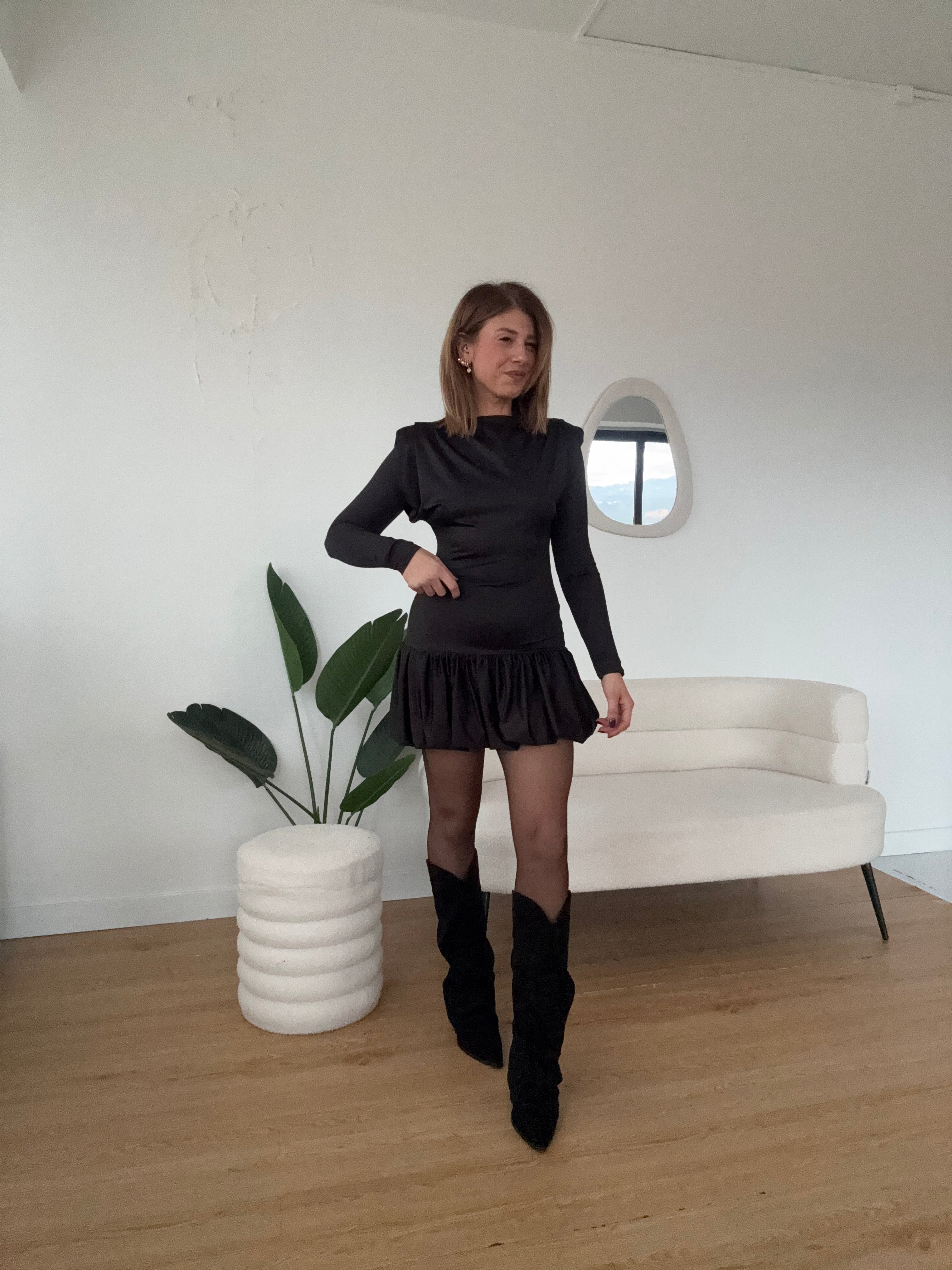 Abito con spalline e gonna con balza