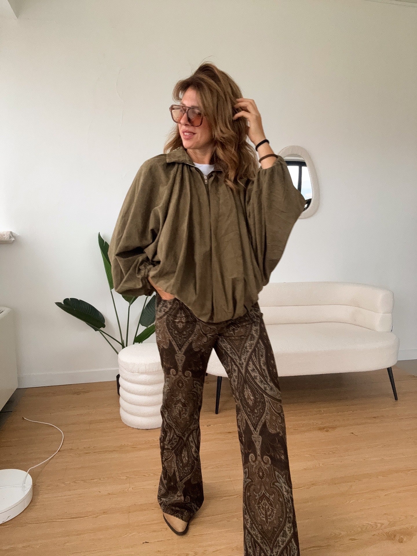 Bomber scamosciato con colletto verde