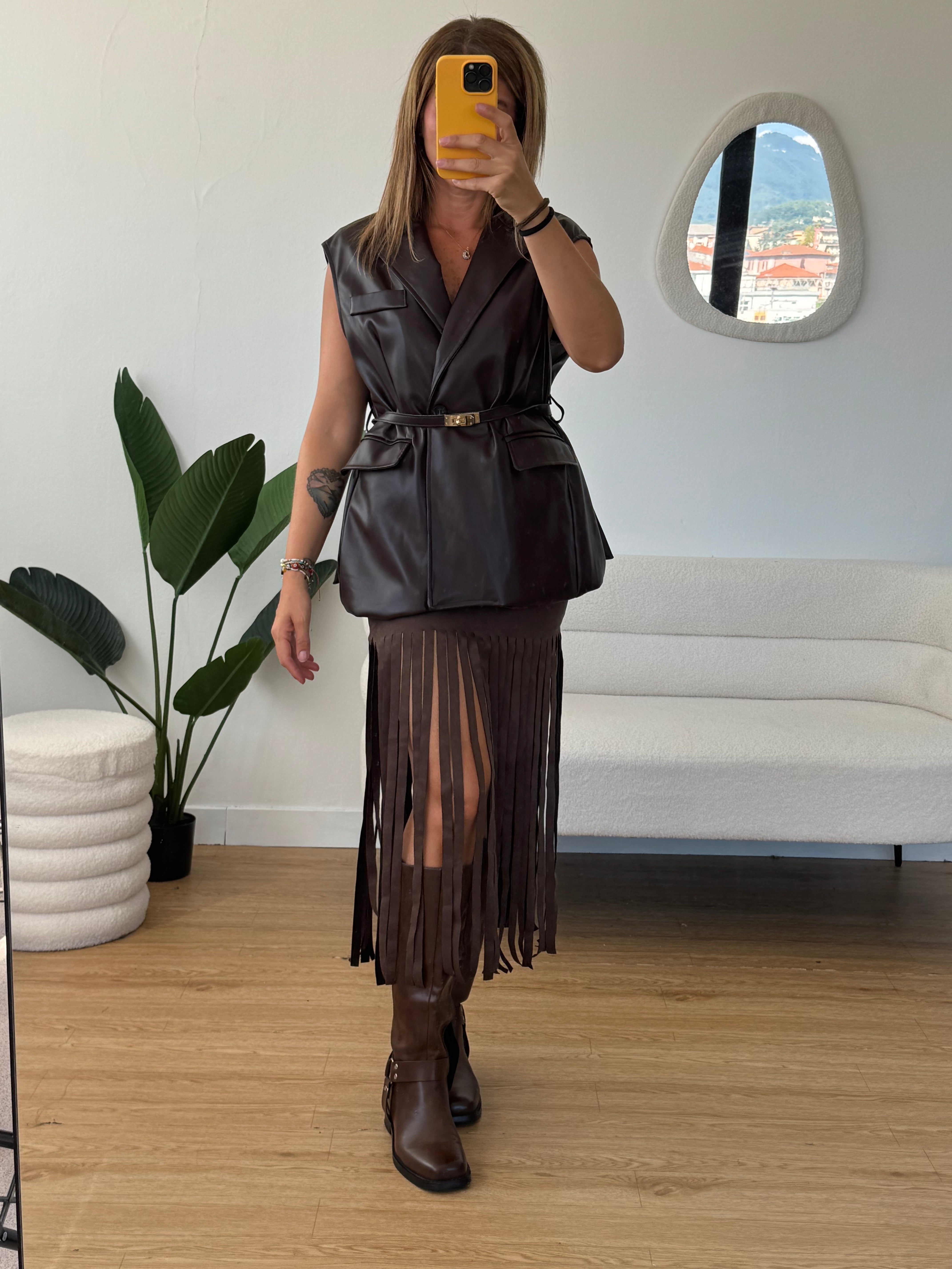 Maxi gilet ecopelle con cintura dorata