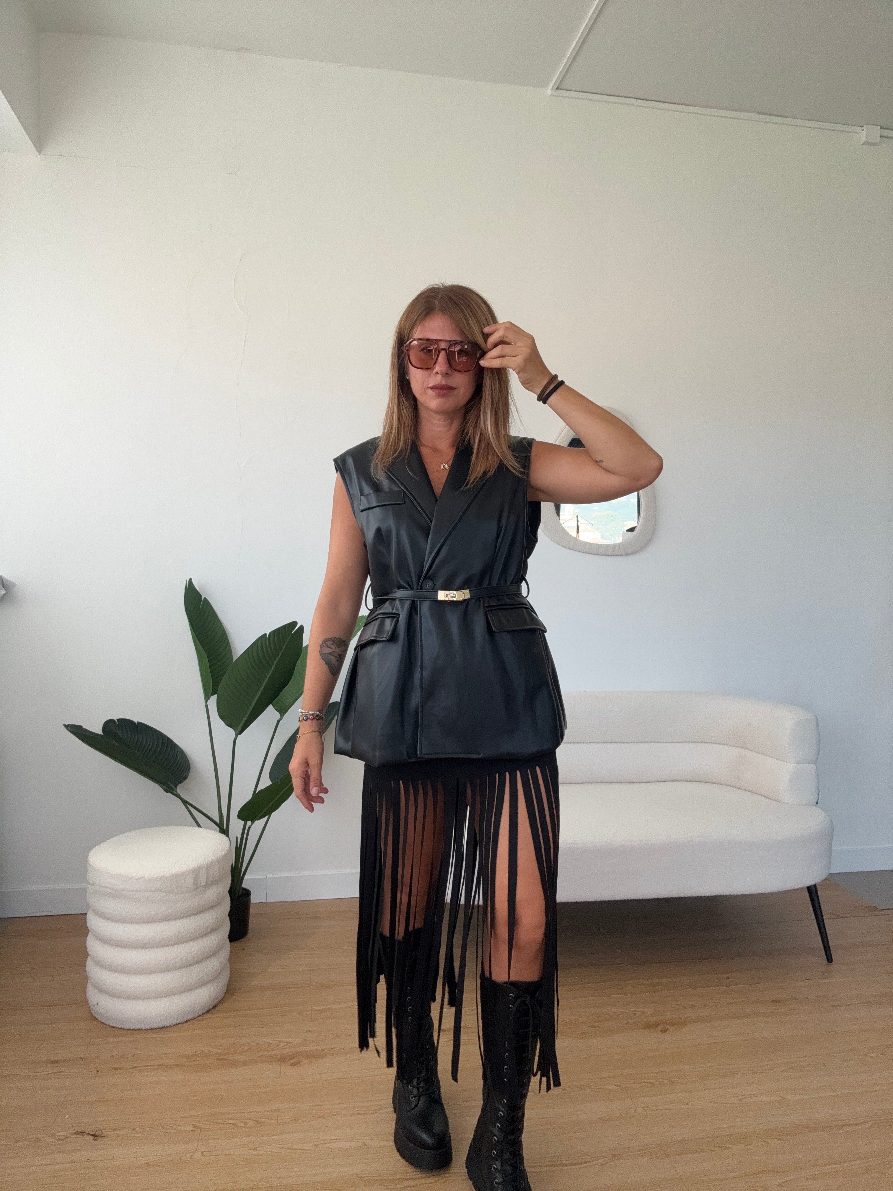 Maxi gilet ecopelle con cintura dorata