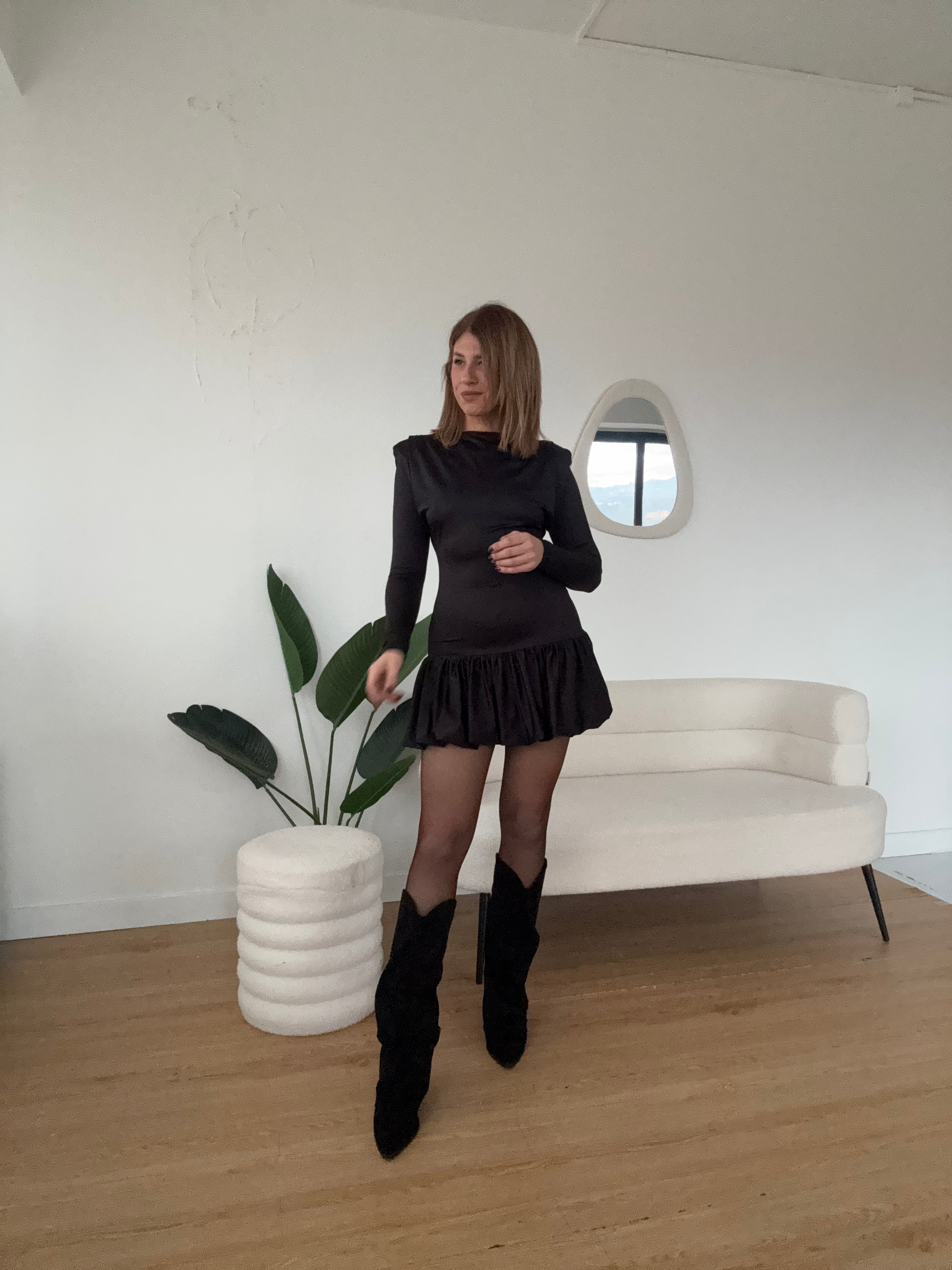 Abito con spalline e gonna con balza