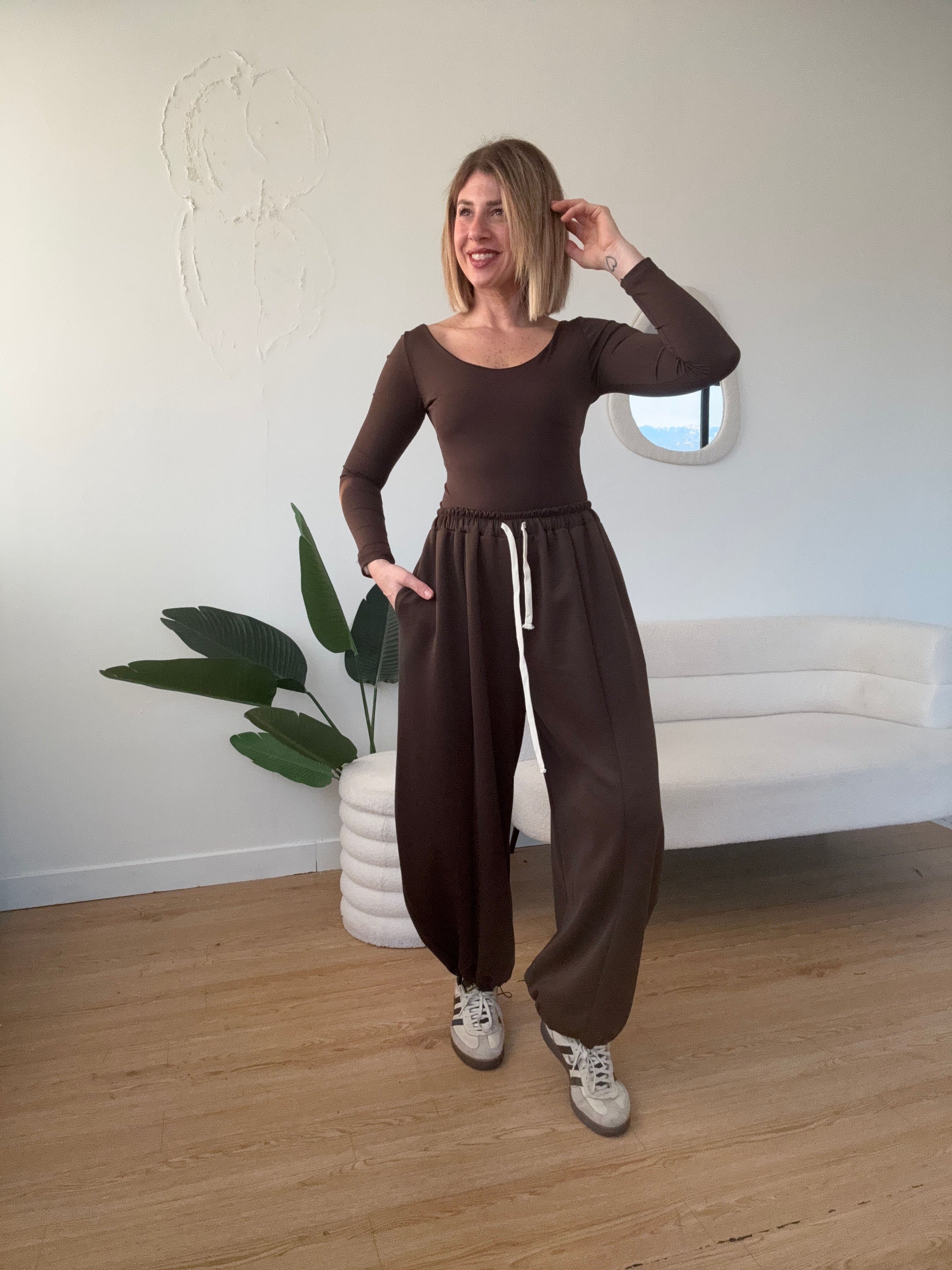 Jogger balloon con lacci sulle caviglie