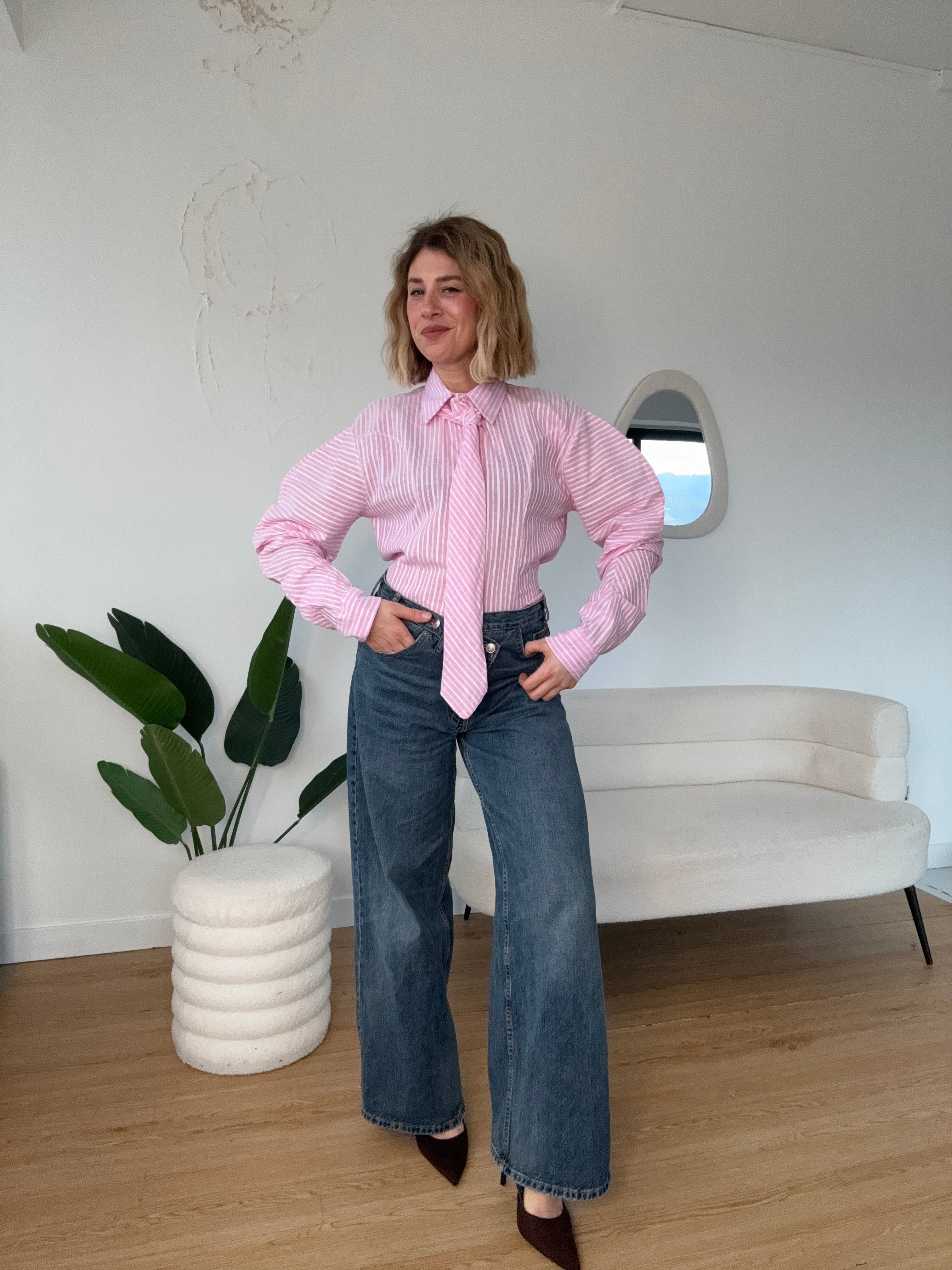 Camicia a righe con cravatta