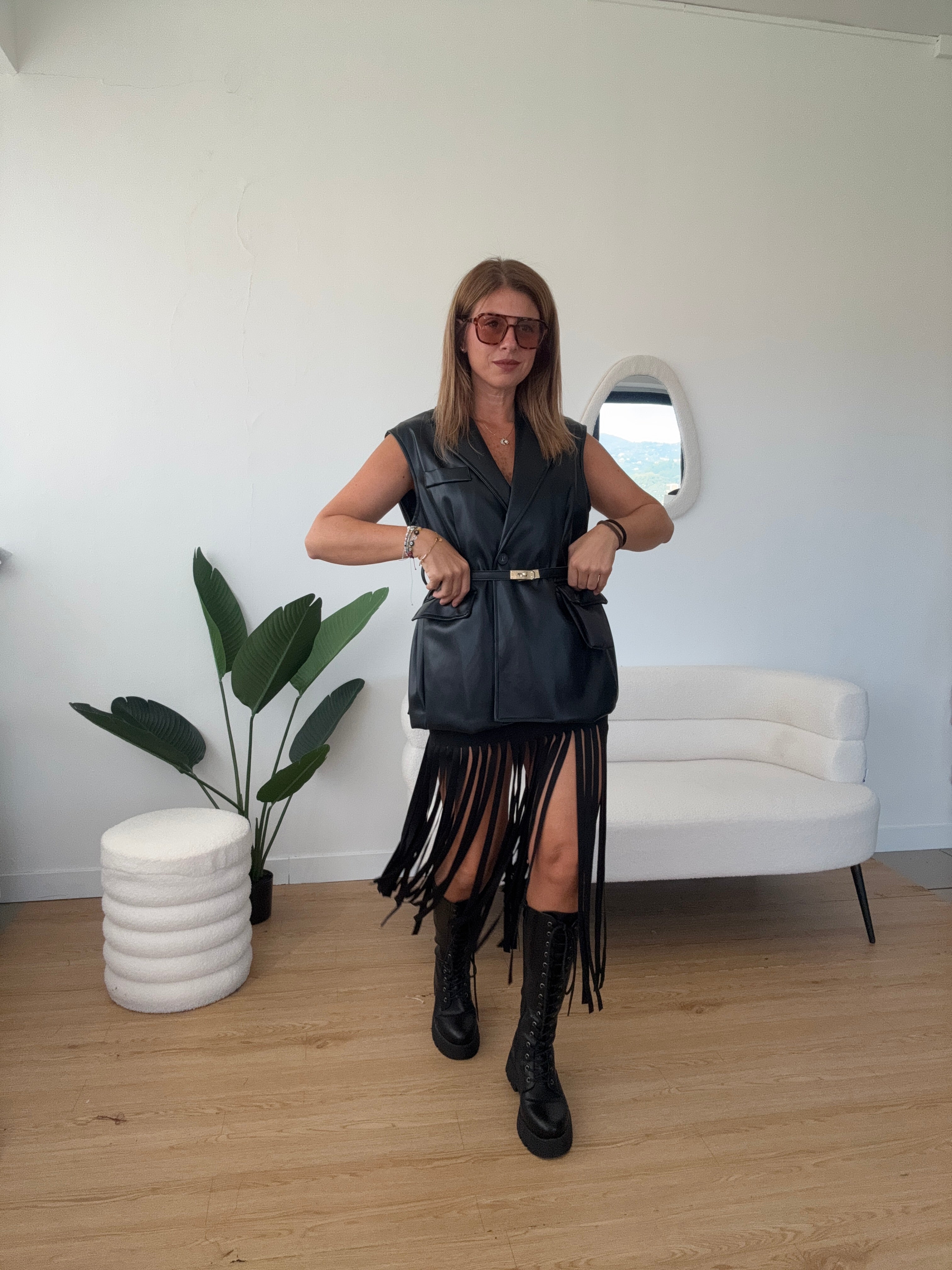 Maxi gilet ecopelle con cintura dorata