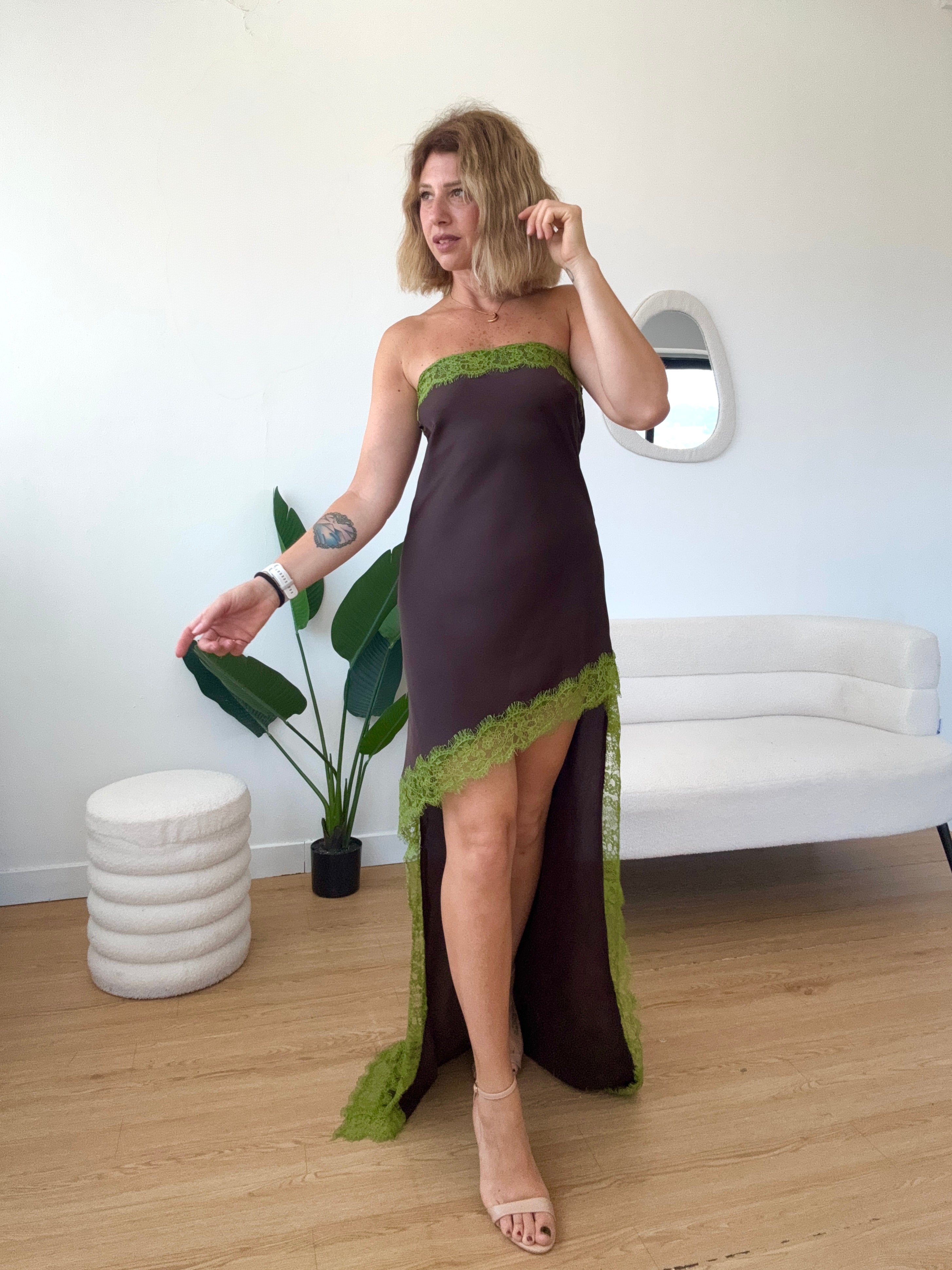Abito senza spalline asimmetrico effetto seta con pizzo Michelle