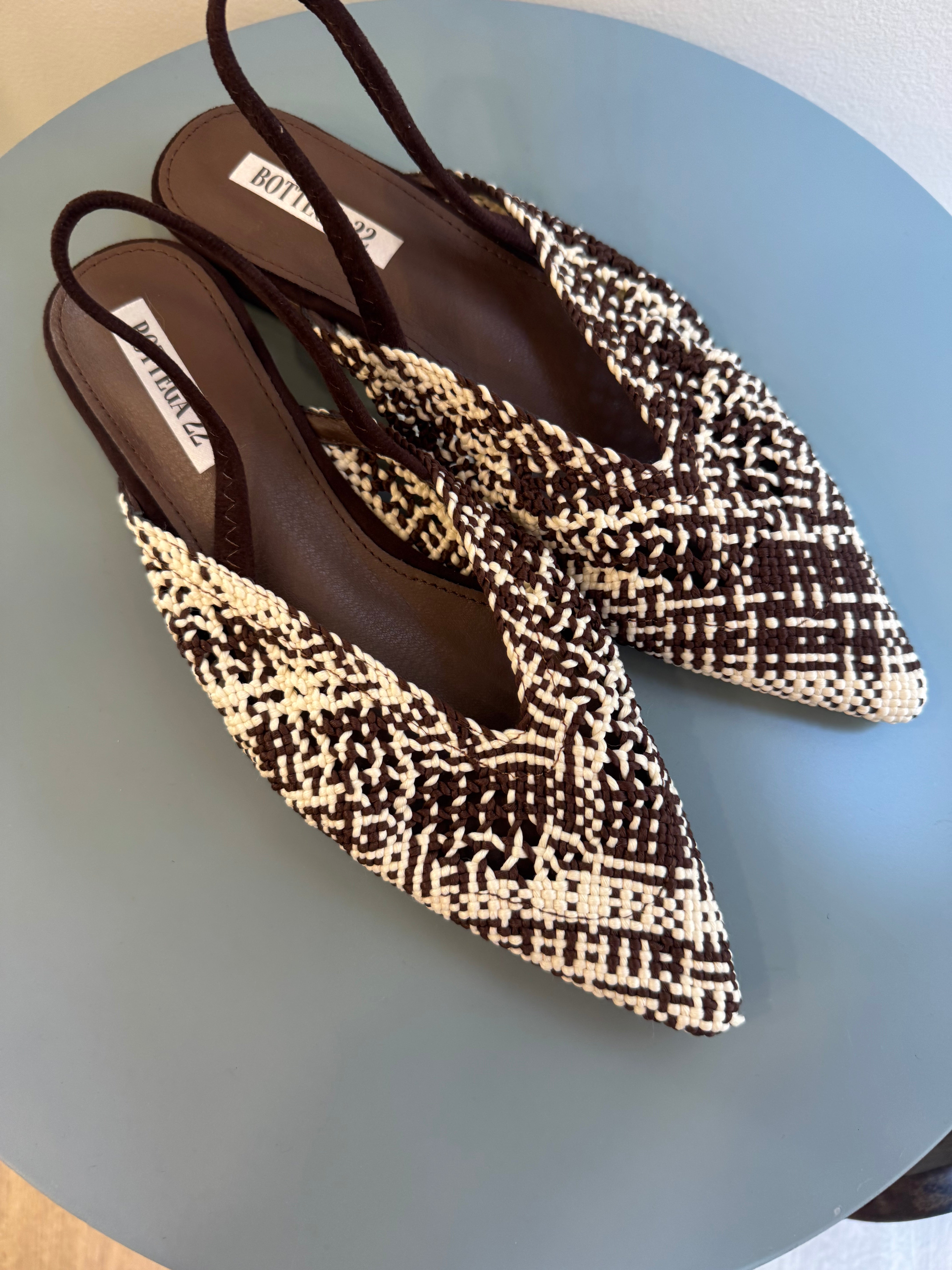 Slingback intrecciata bianca e marrone