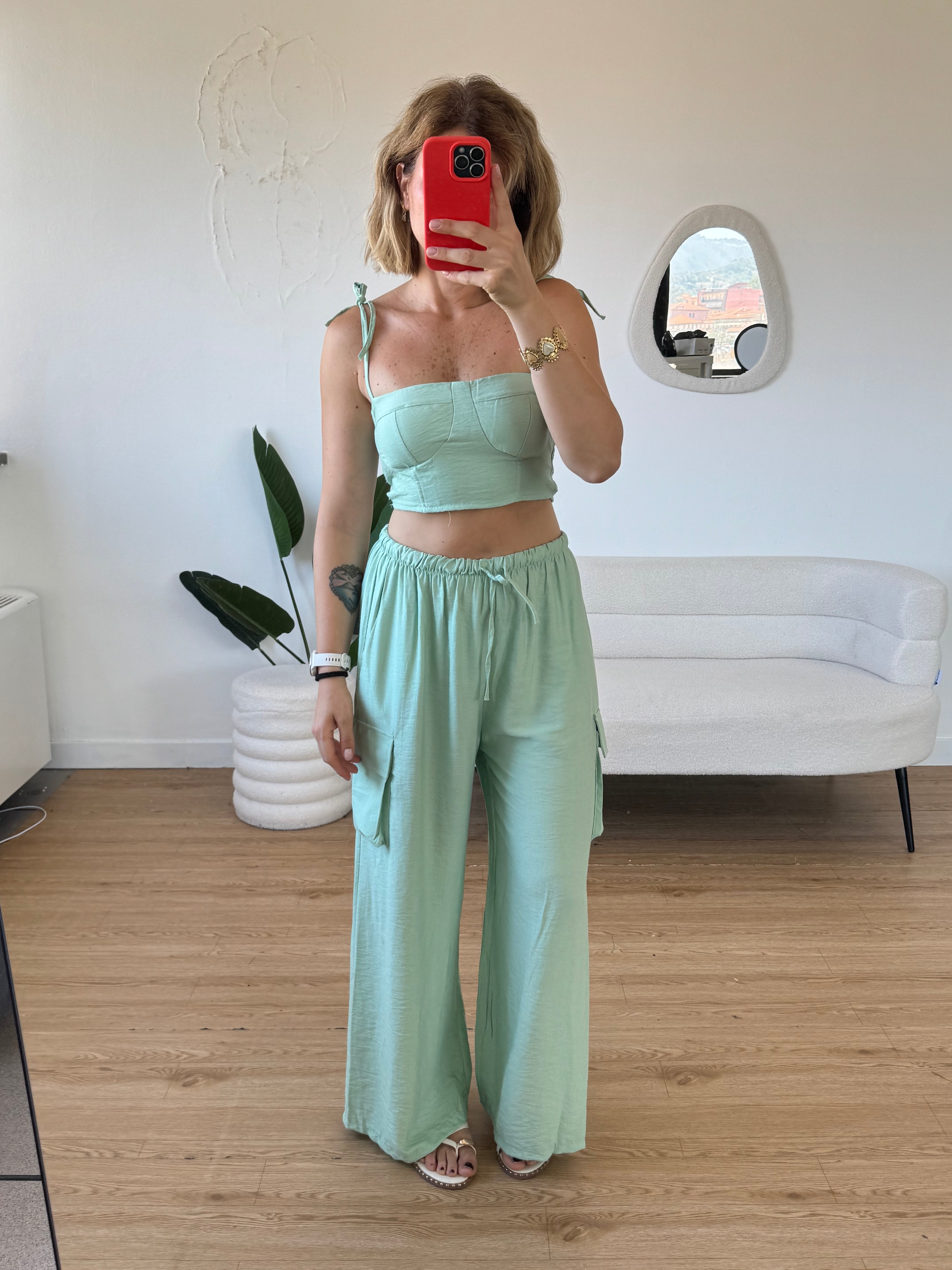 Completo top con coppe pantaloni cargo tiffany