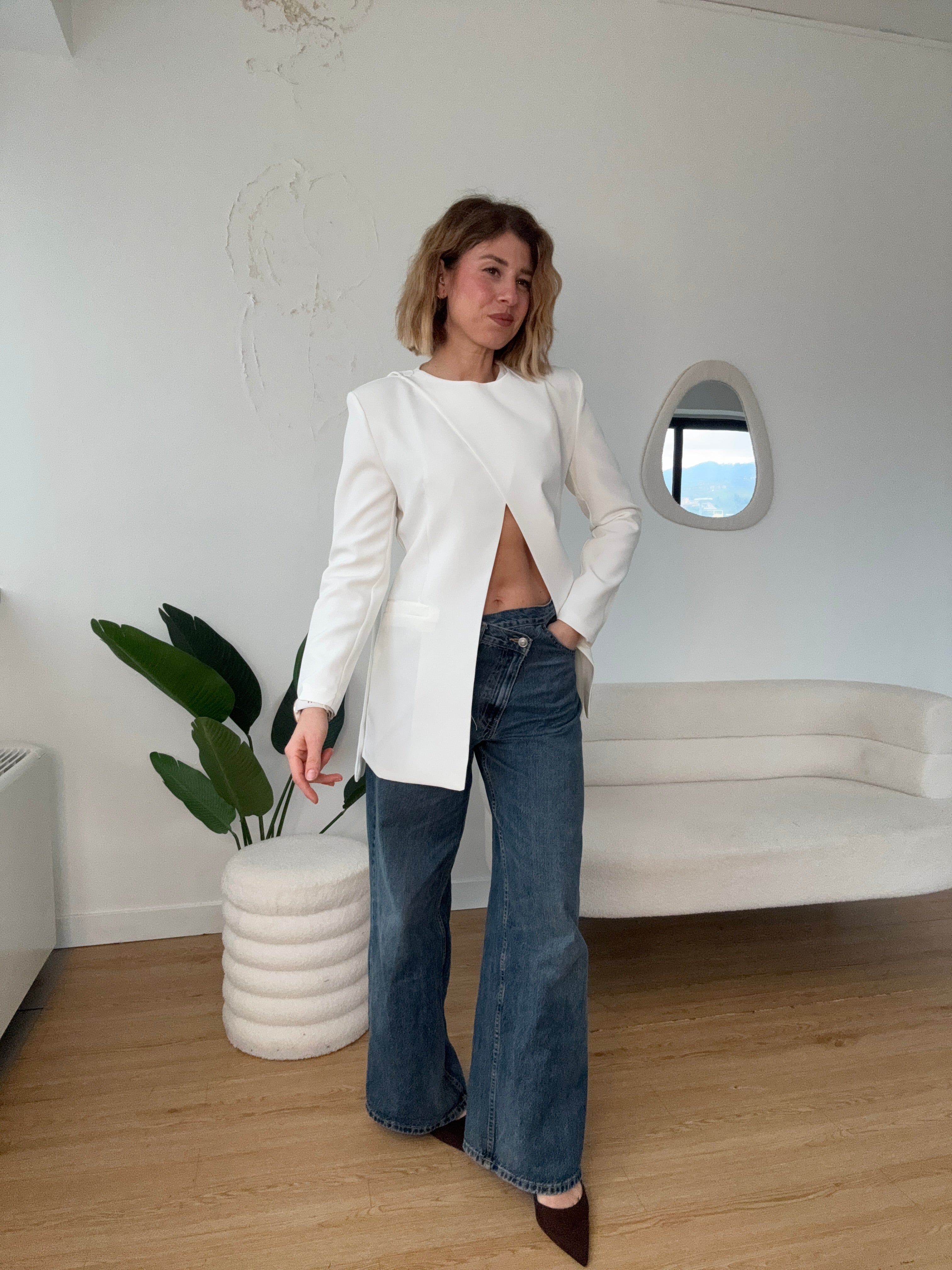 Blazer con spalline e spacco frontale