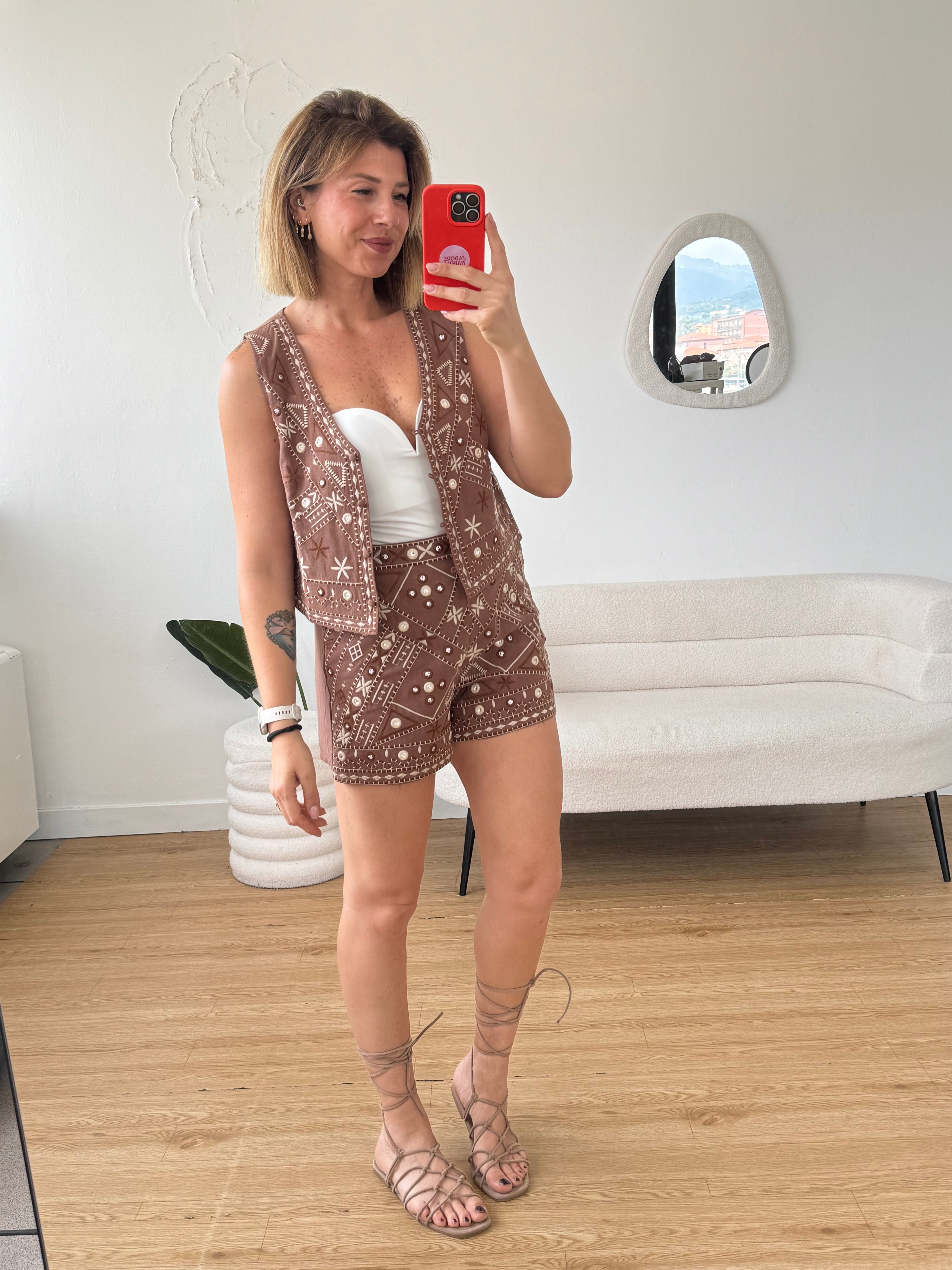 Completo gipsy gilet e shorts