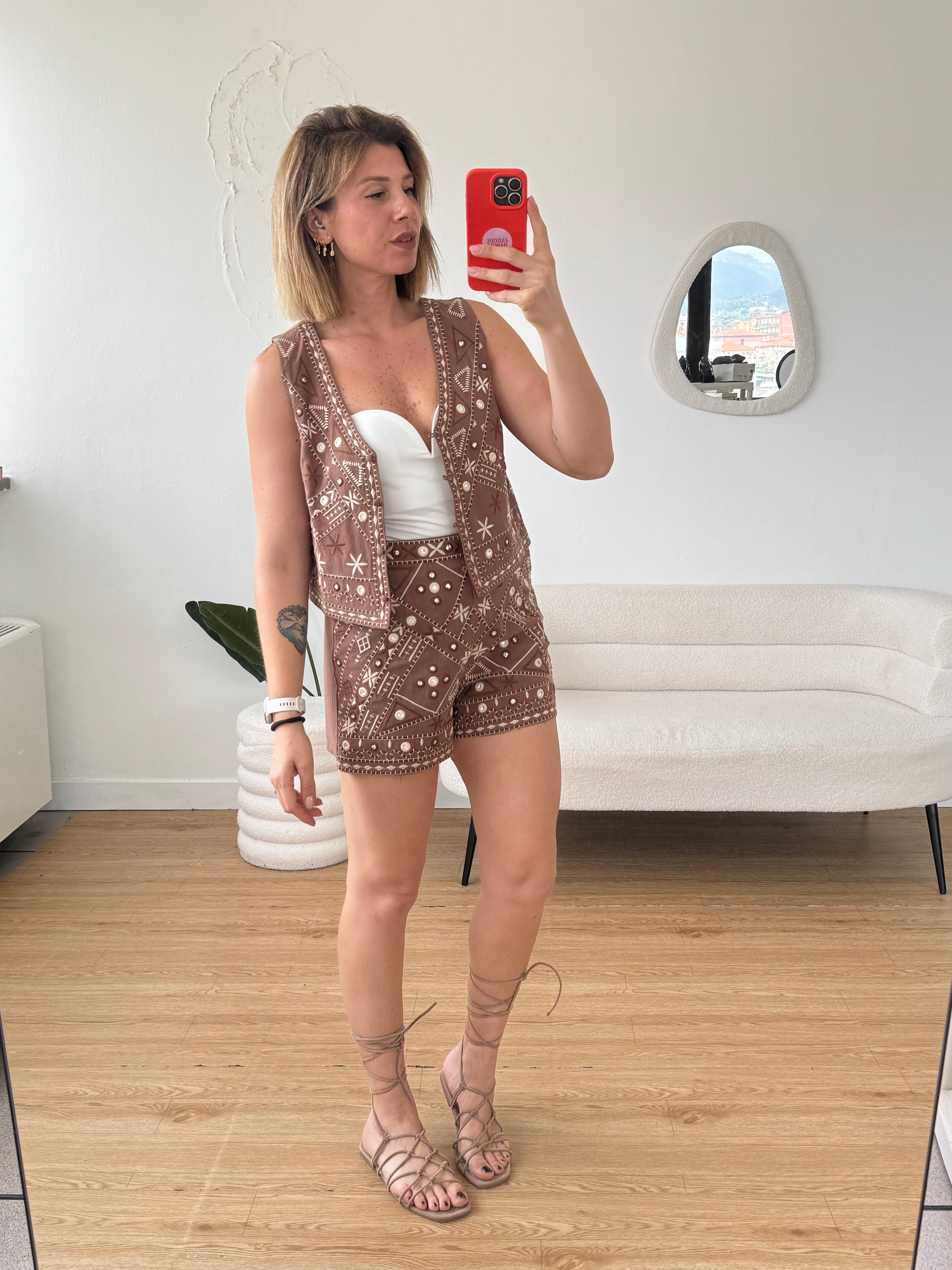 Completo gipsy gilet e shorts