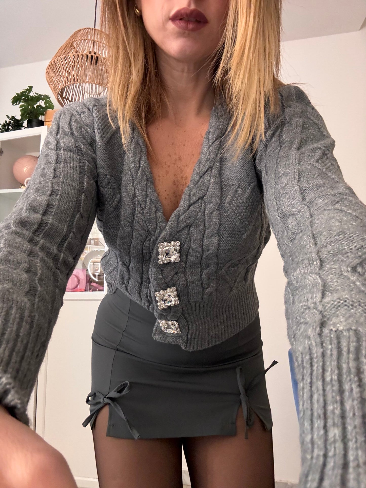 Cardigan con bottoni gioiello quadrati