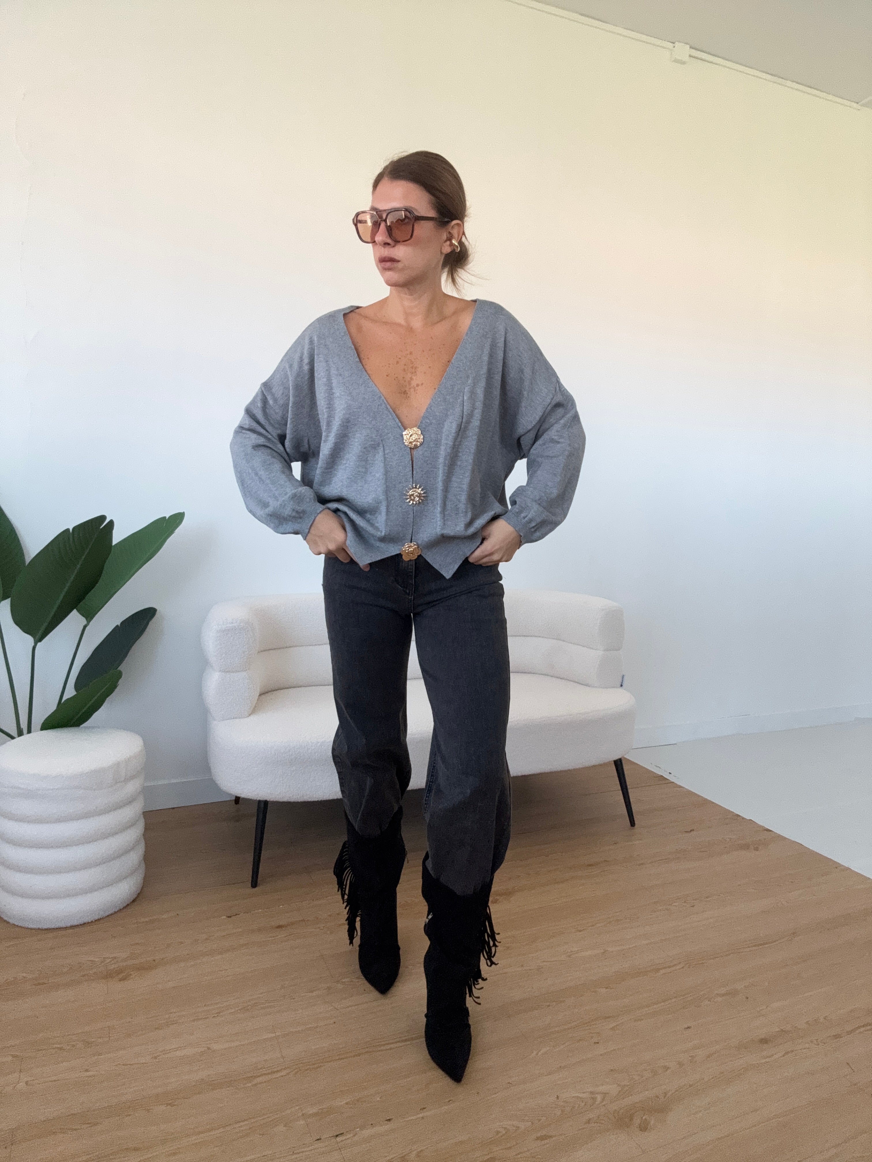 Cardigan con bottoni a spille dorati