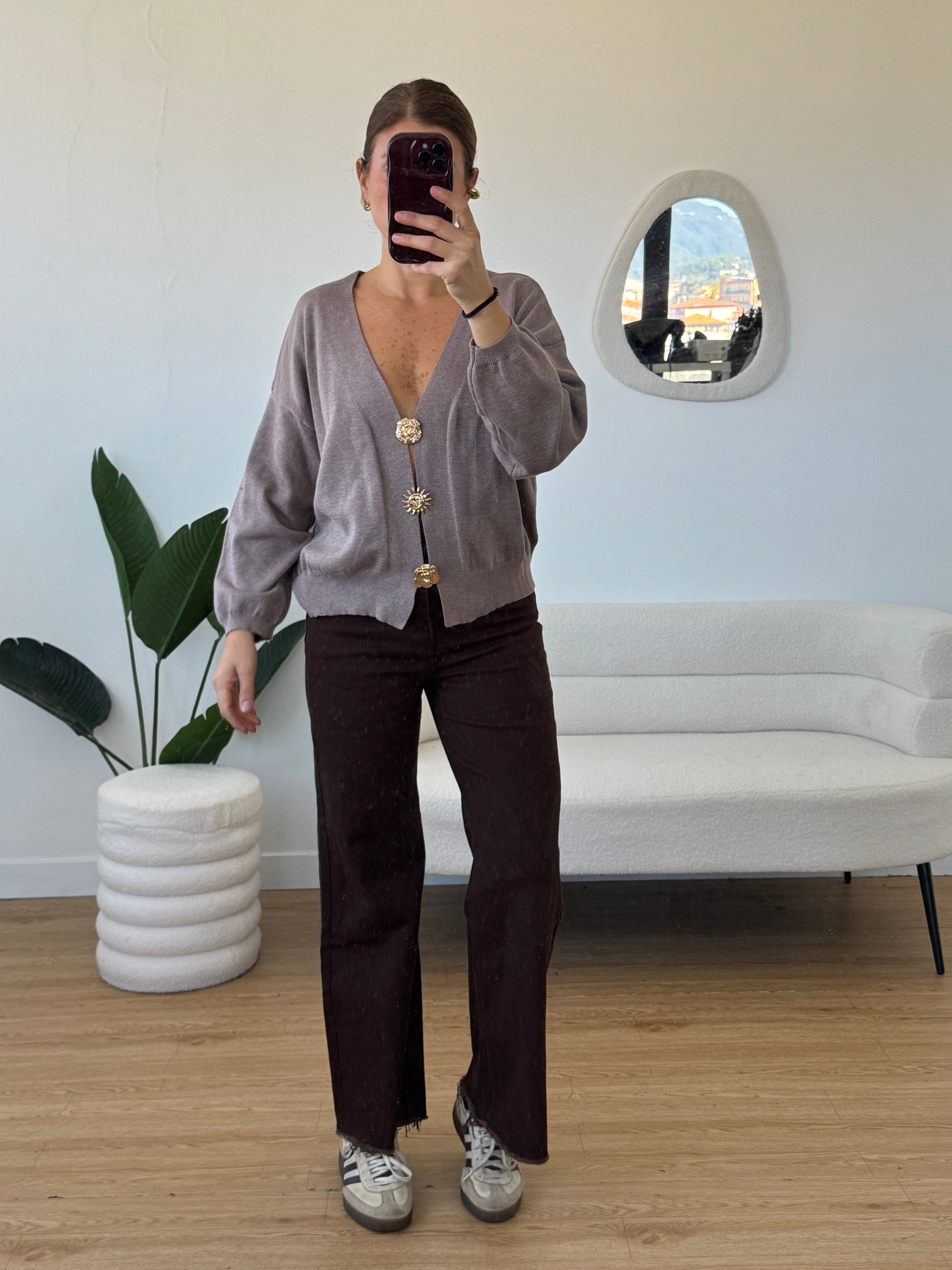 Cardigan con bottoni a spille dorati