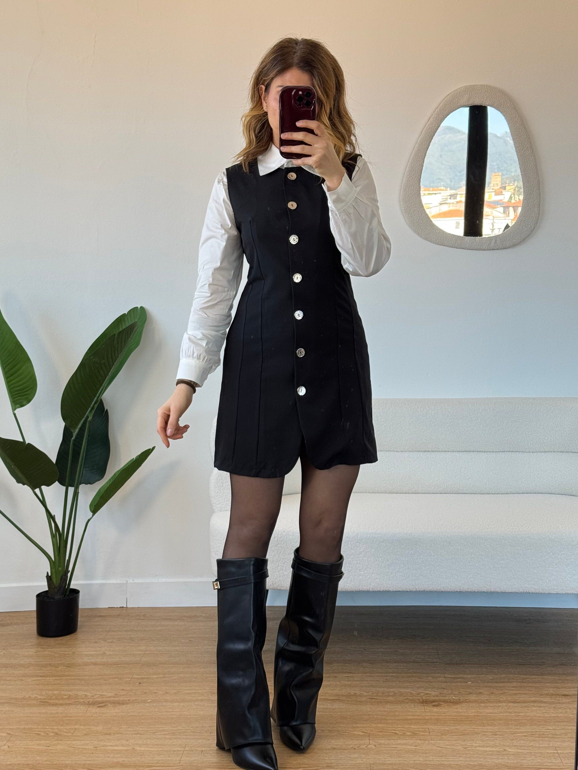 Abito camicia e gilet lungo bottoni oro