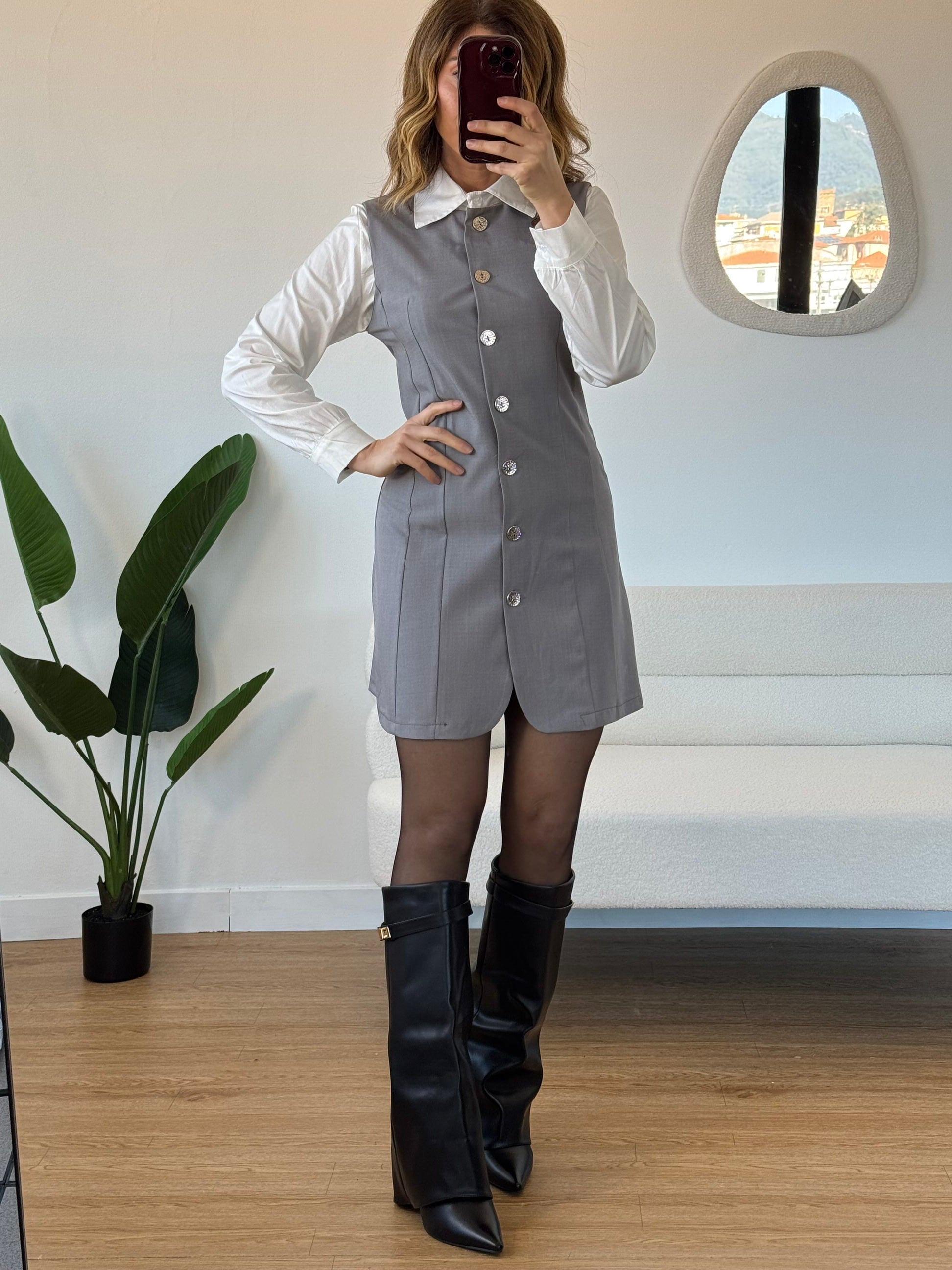 Abito camicia e gilet lungo bottoni oro