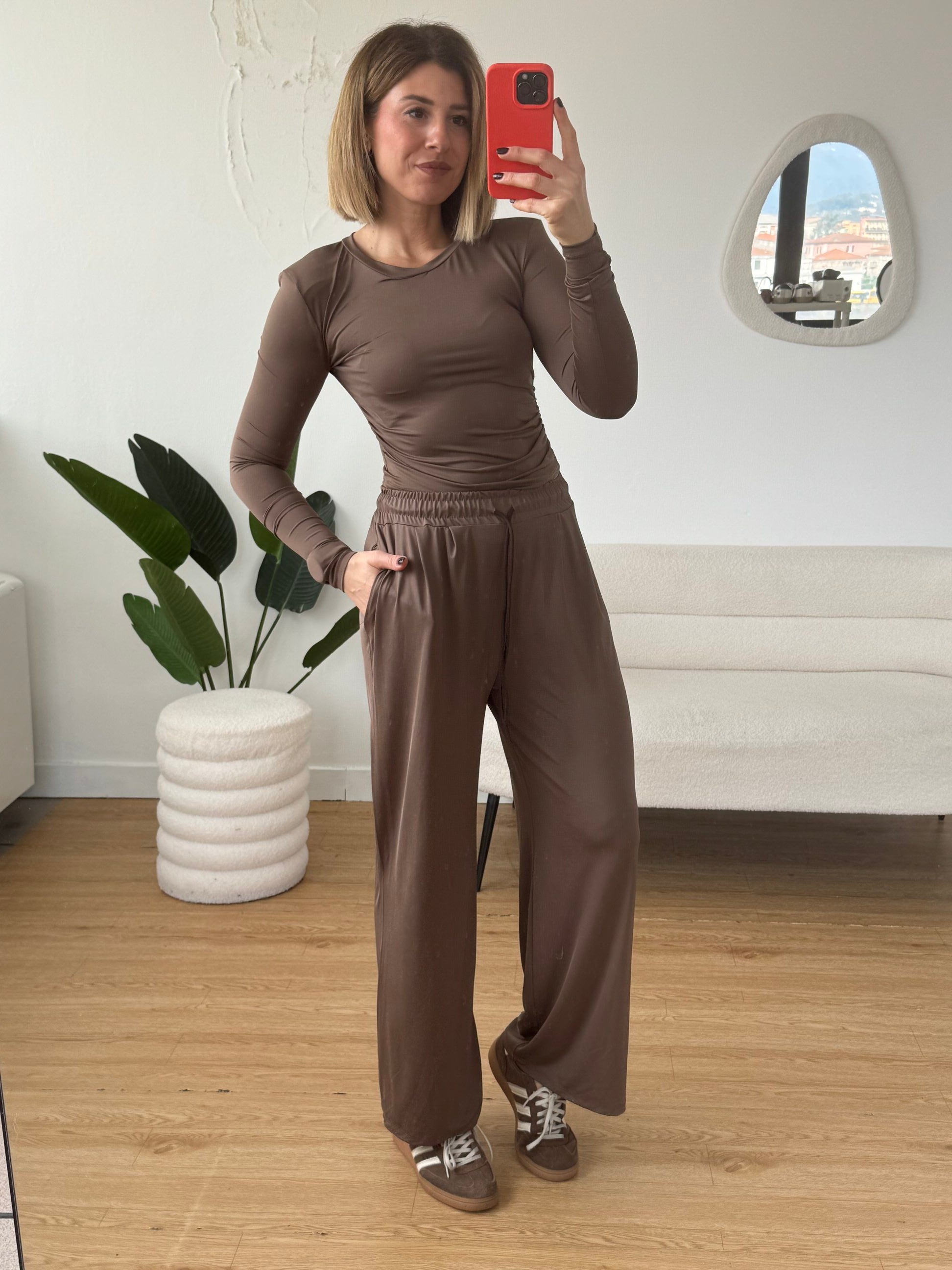 Completo jogger e maglia con spalline