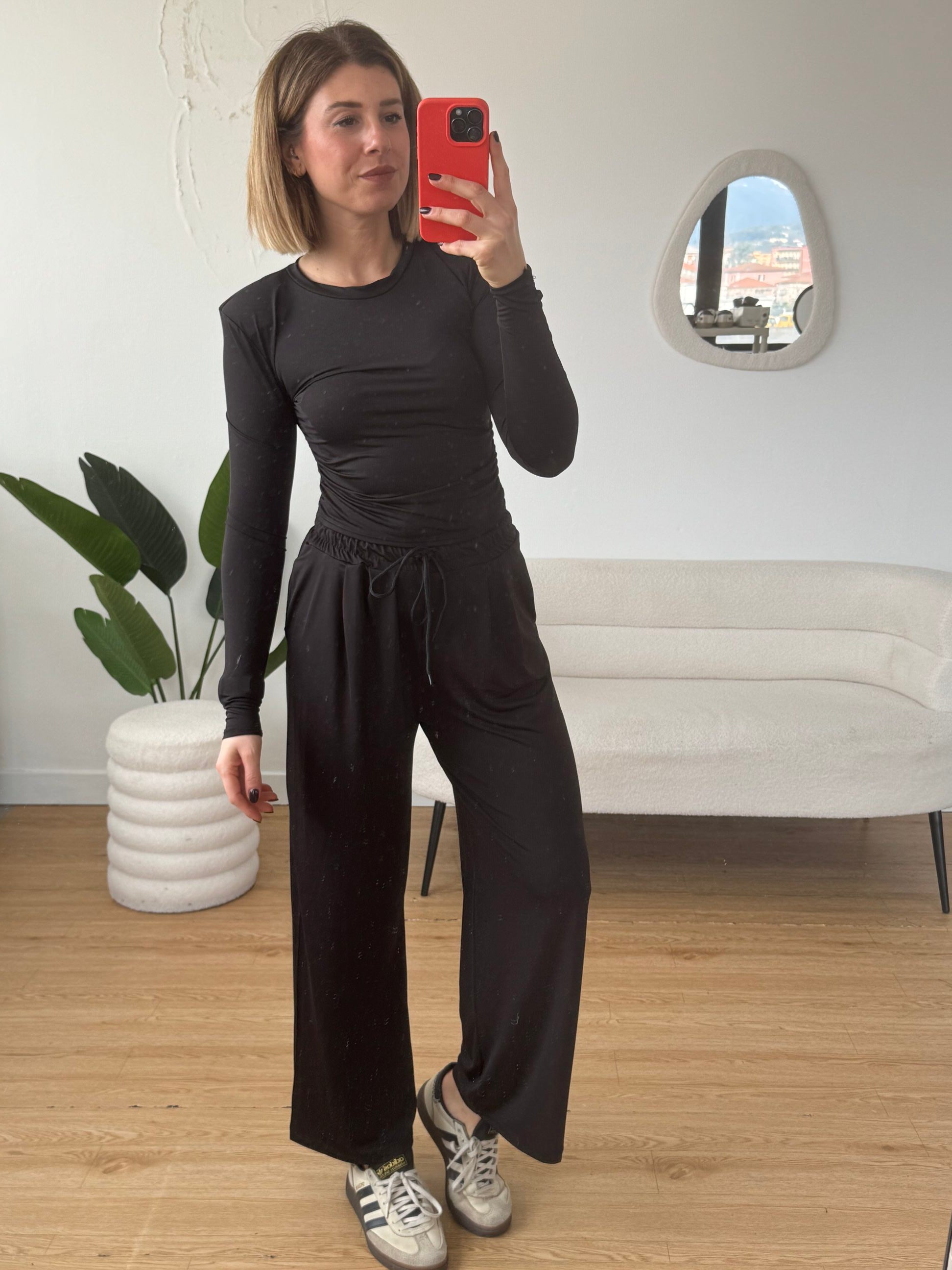 Completo jogger e maglia con spalline