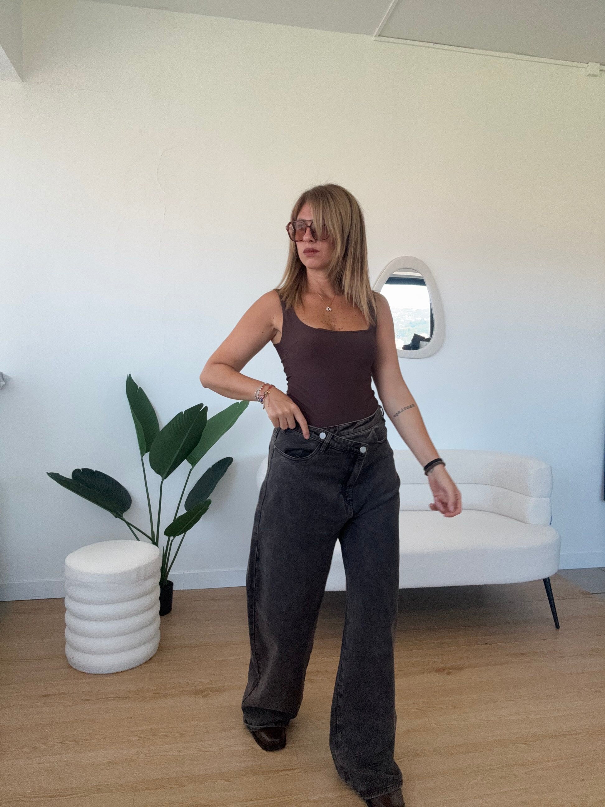 Jeans marrone chiusura asimmetrica By Lumina
