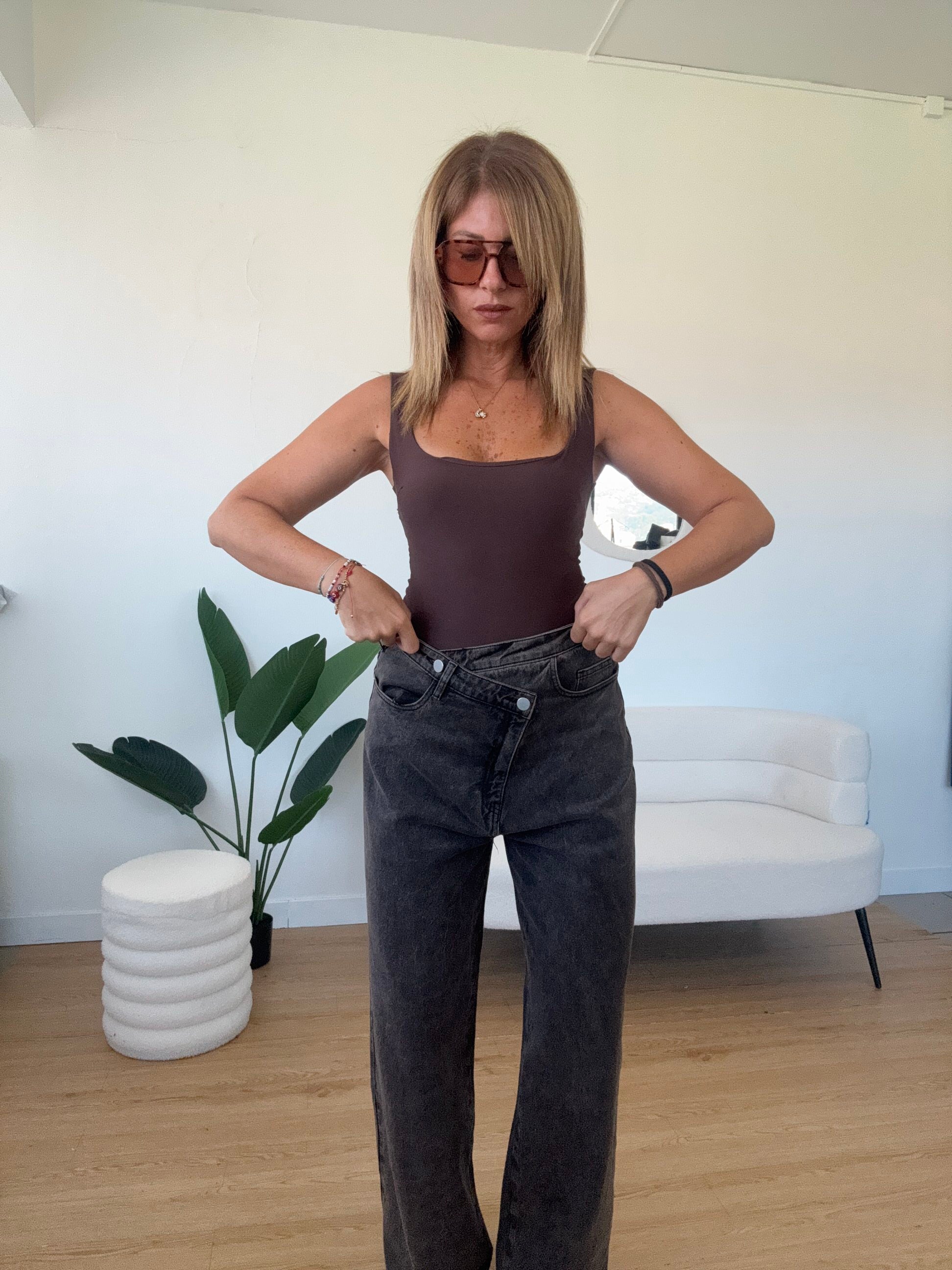 Jeans marrone chiusura asimmetrica By Lumina