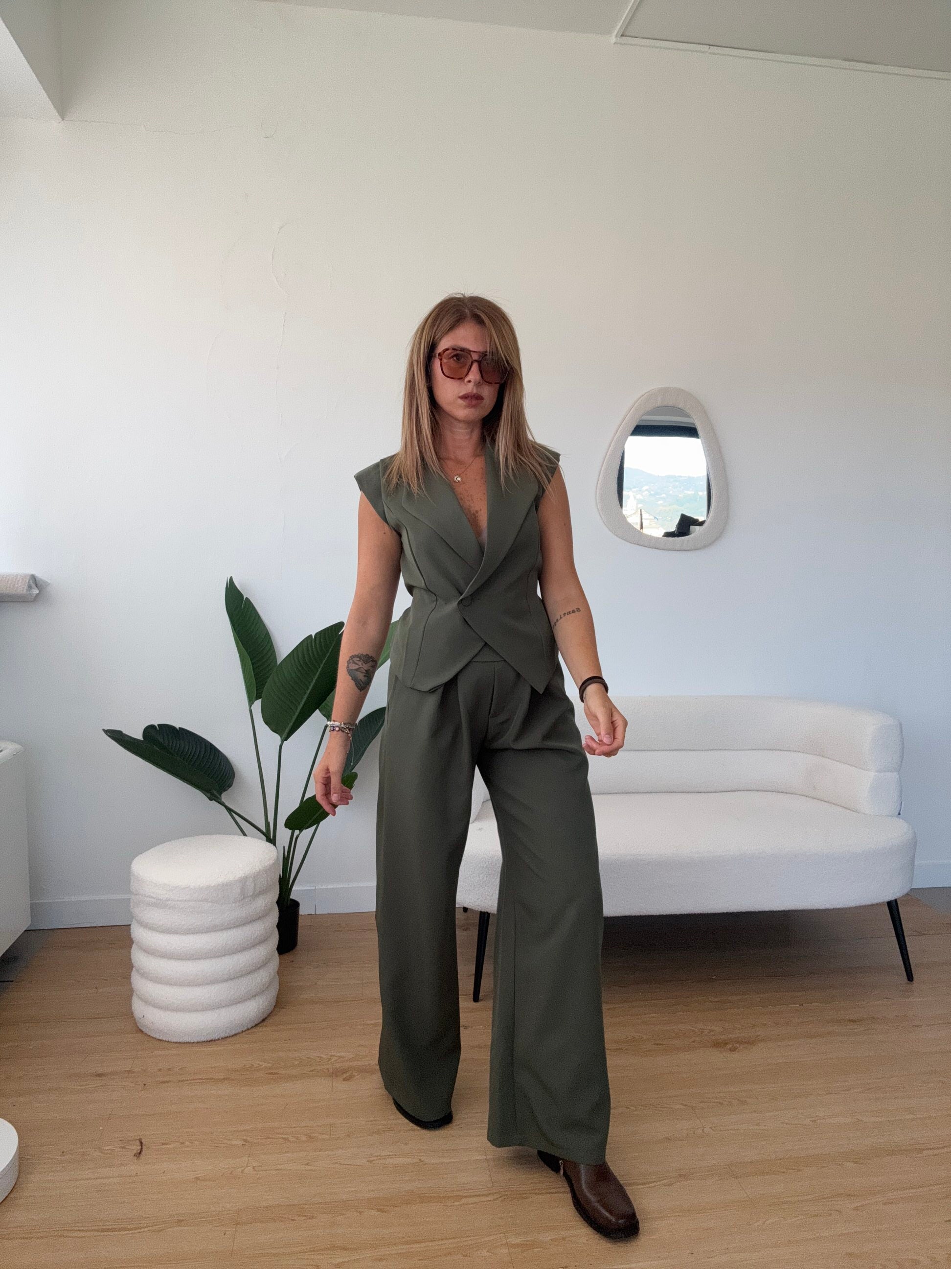 Completo con gilet chiusura asimmetrica
