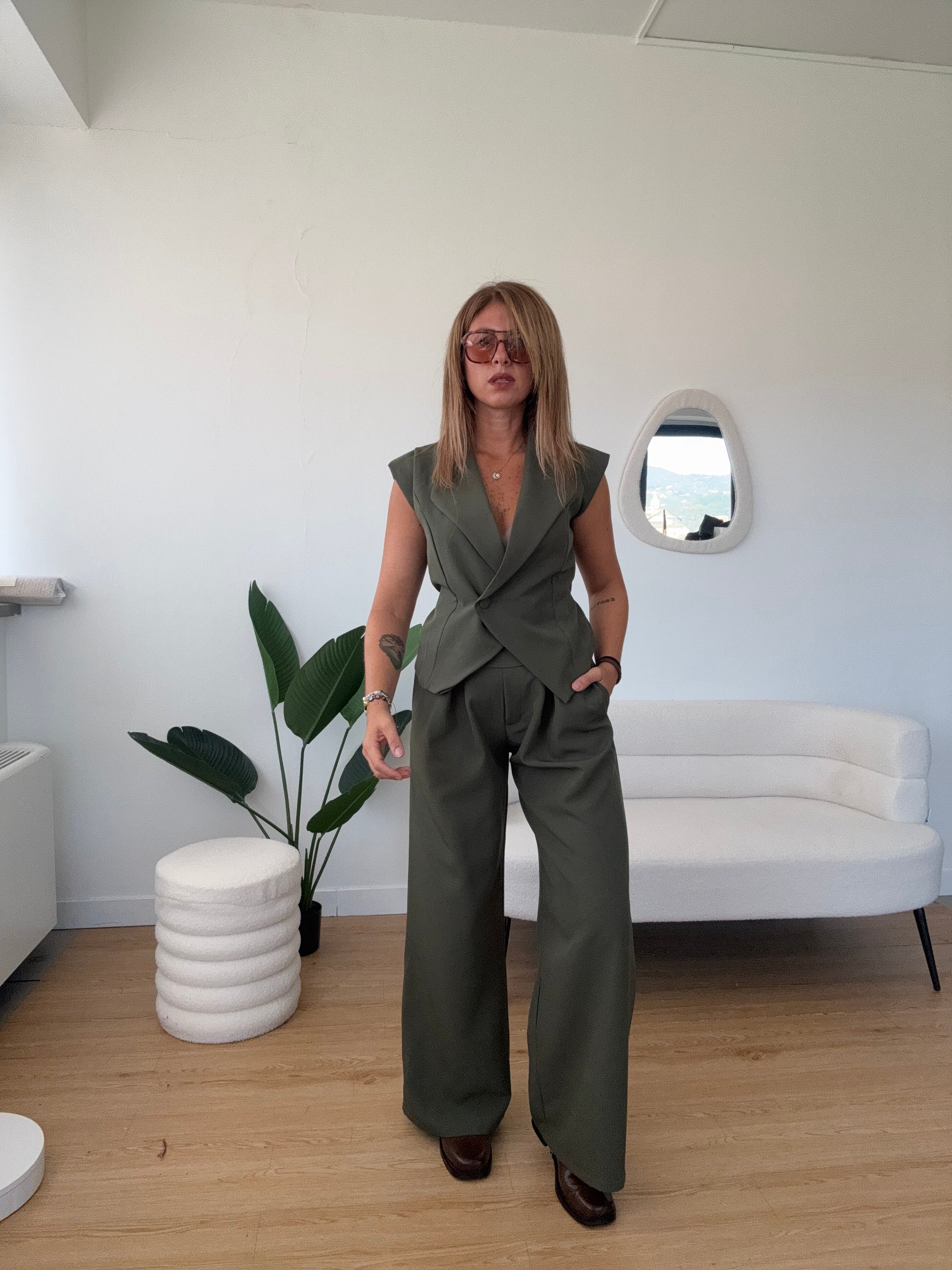 Completo con gilet chiusura asimmetrica