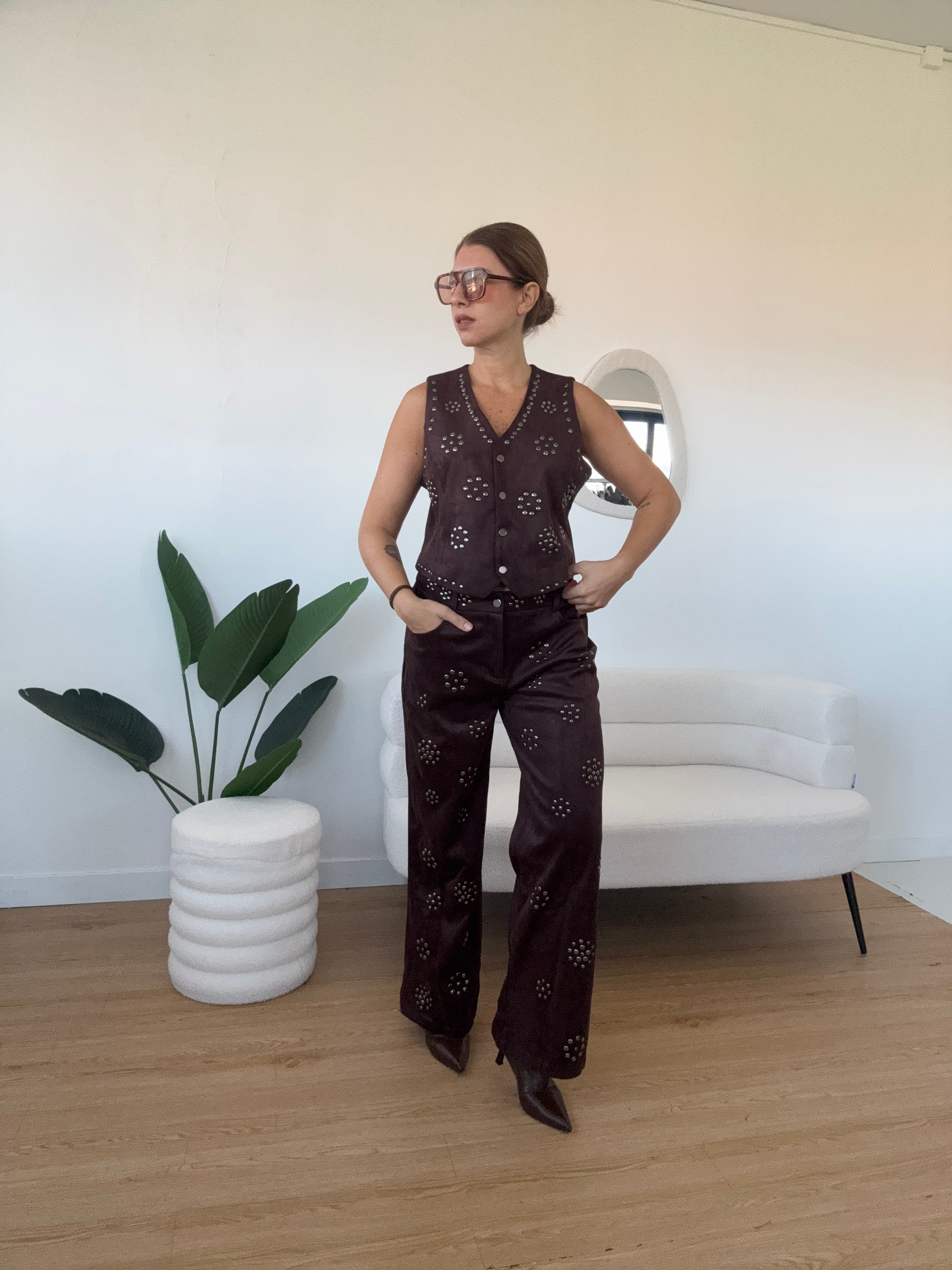 Coordinato scamosciato con borchie