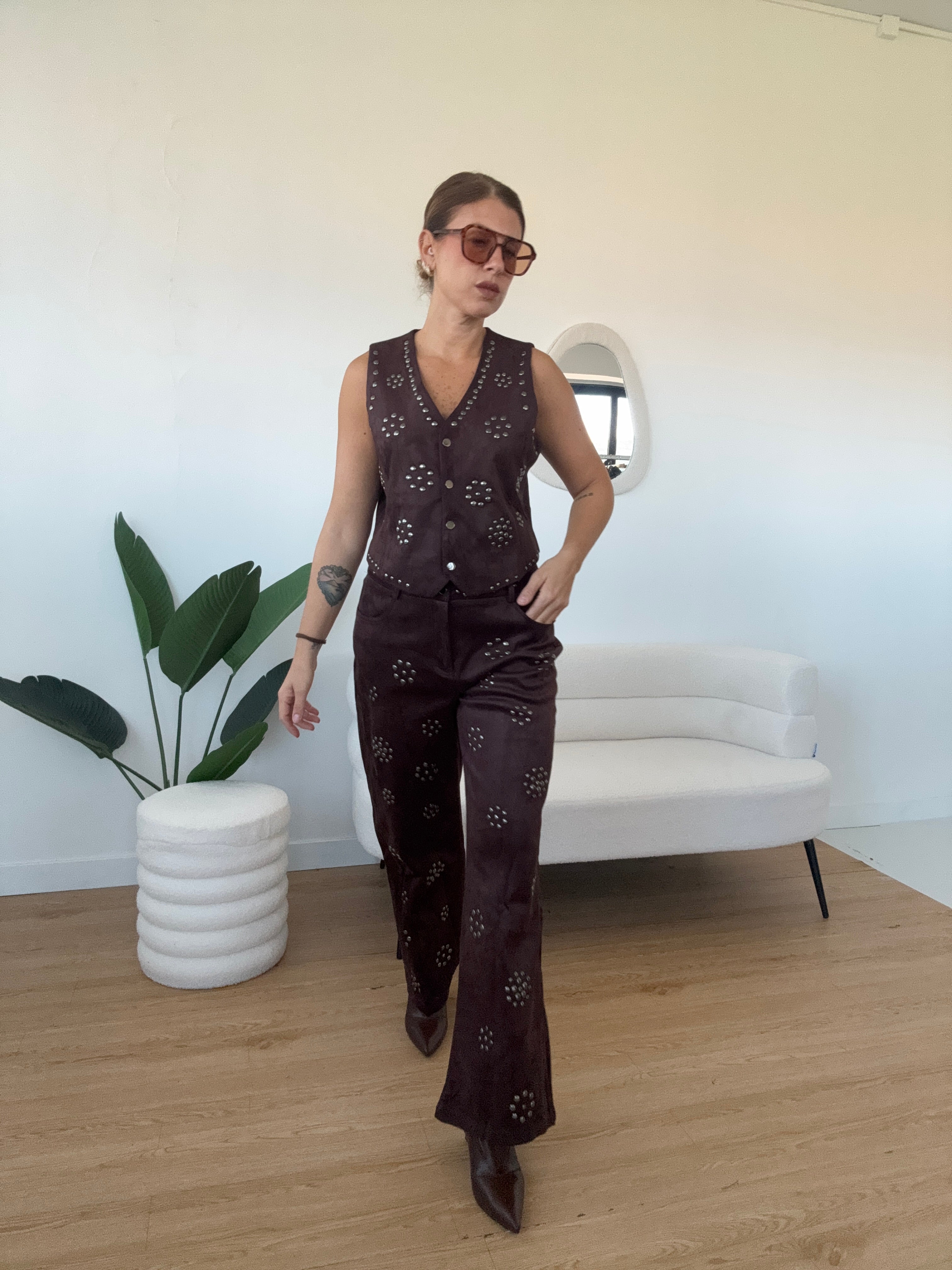 Coordinato scamosciato con borchie