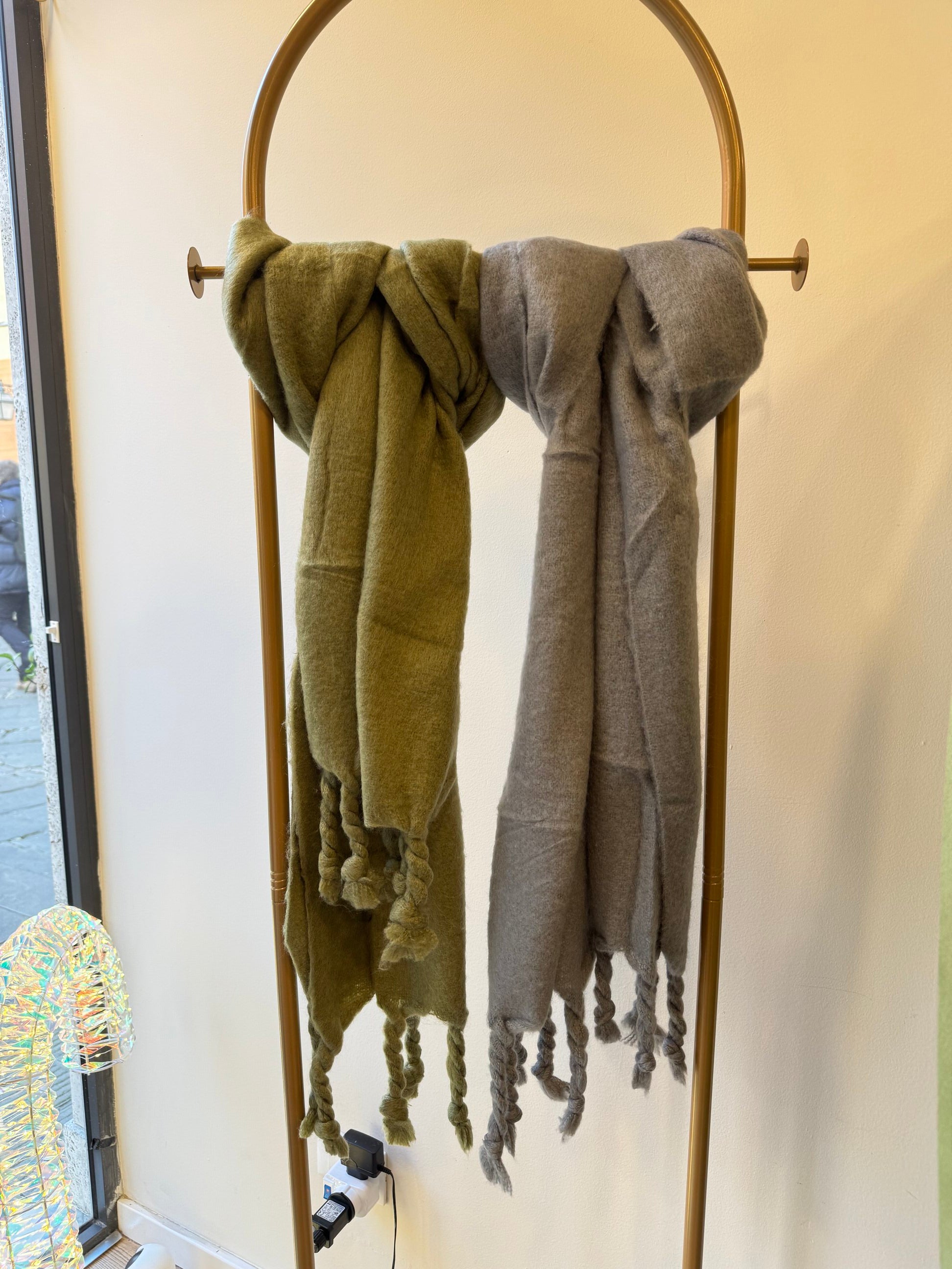 Maxi sciarpa frange intrecciate