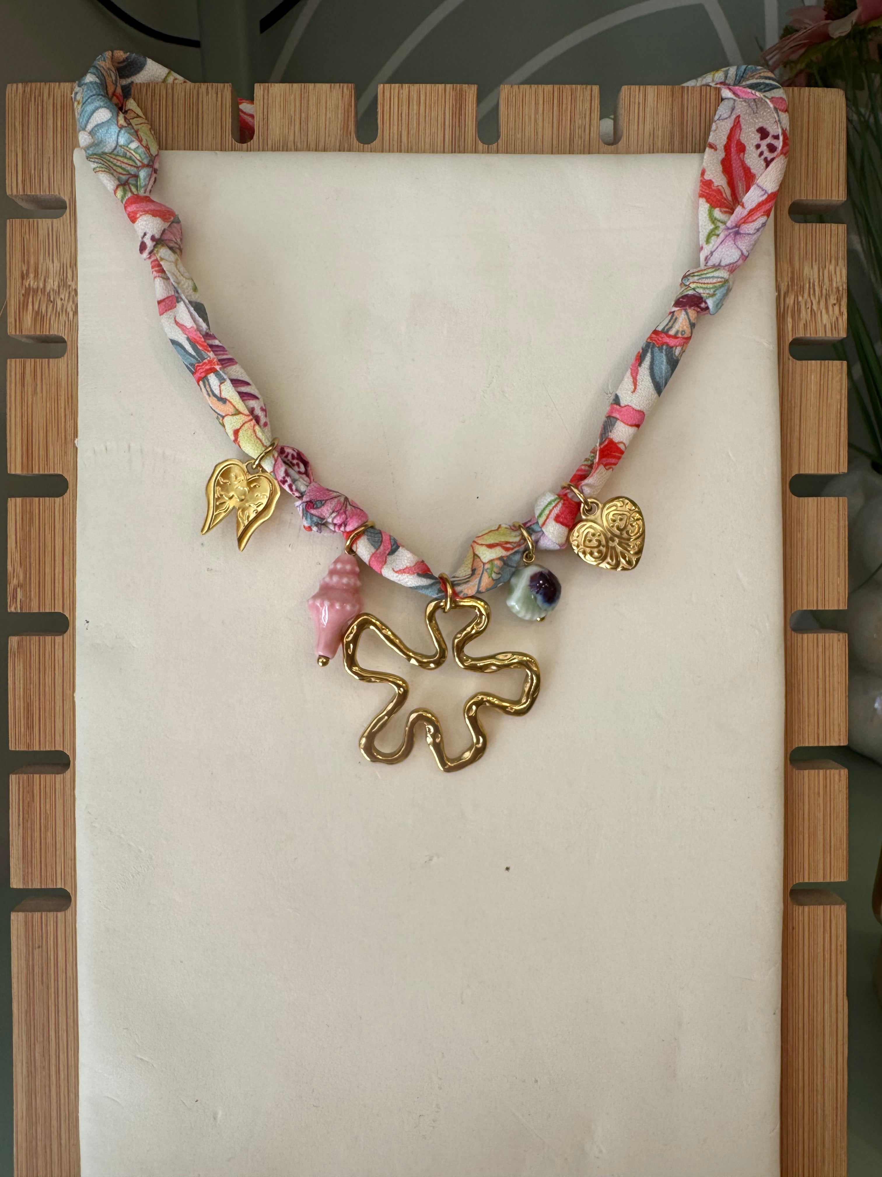 Collana bandana e ciondoli