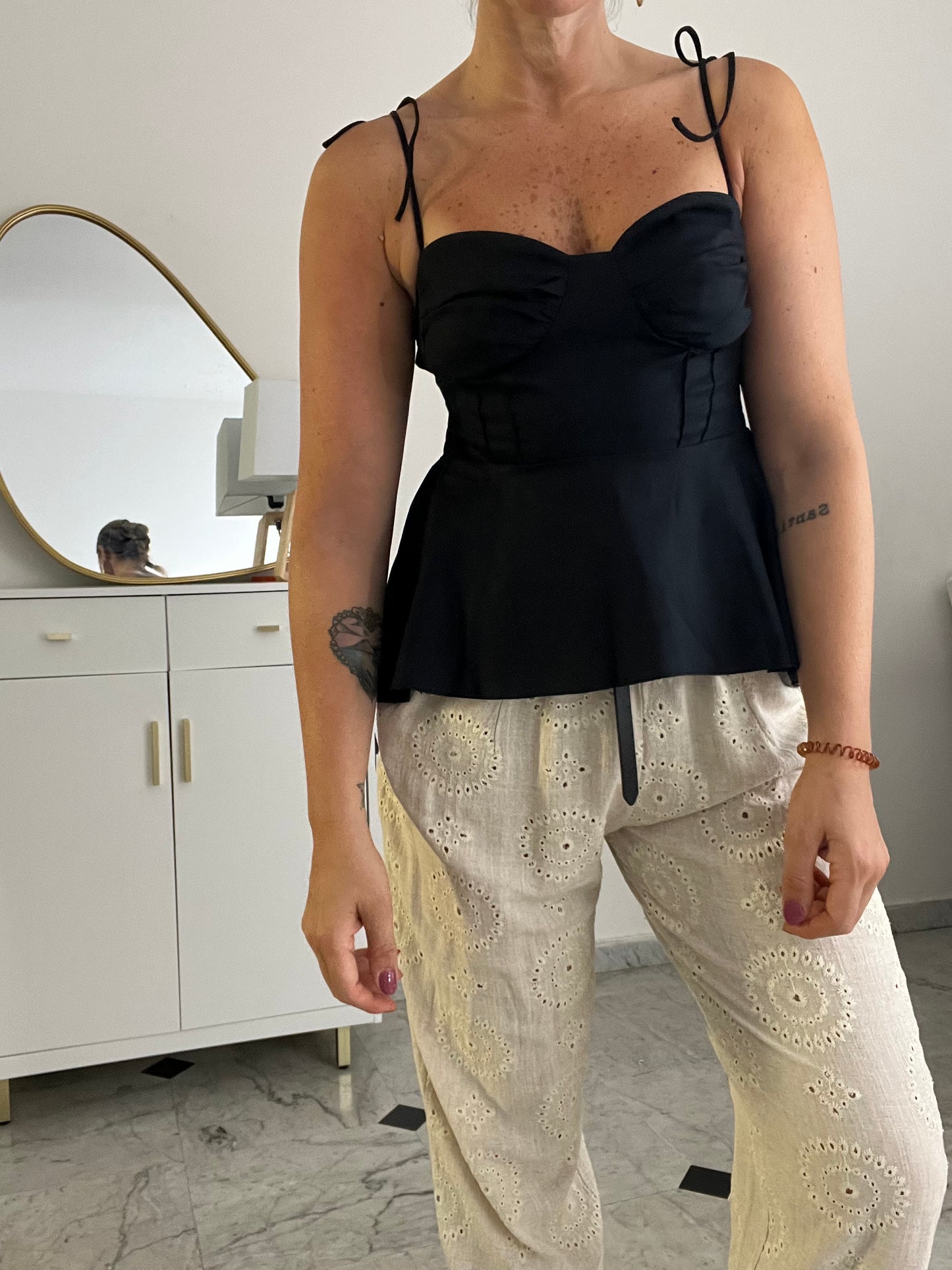 Top in cotone con spalline regolabili e corpetto