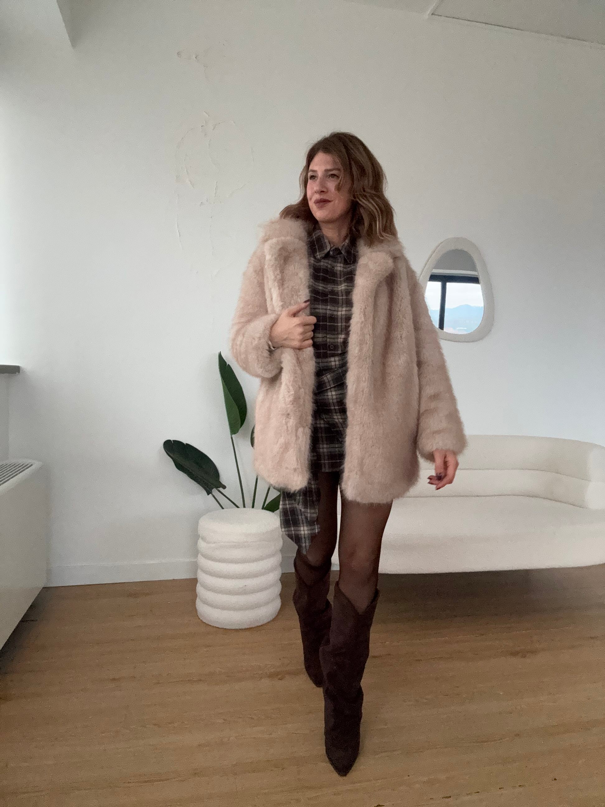 Pelliccia beige con tasche