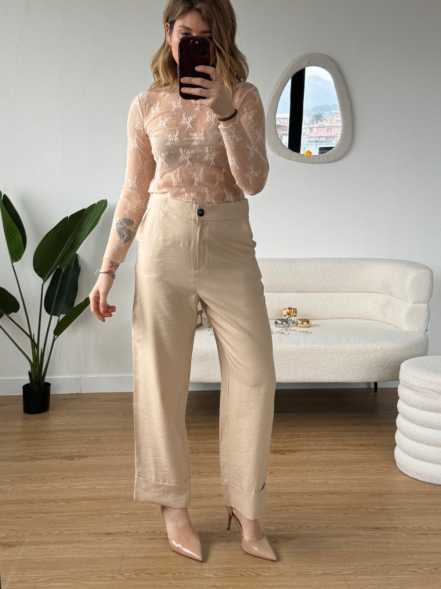 Tailleur beige pantaloni con piegone