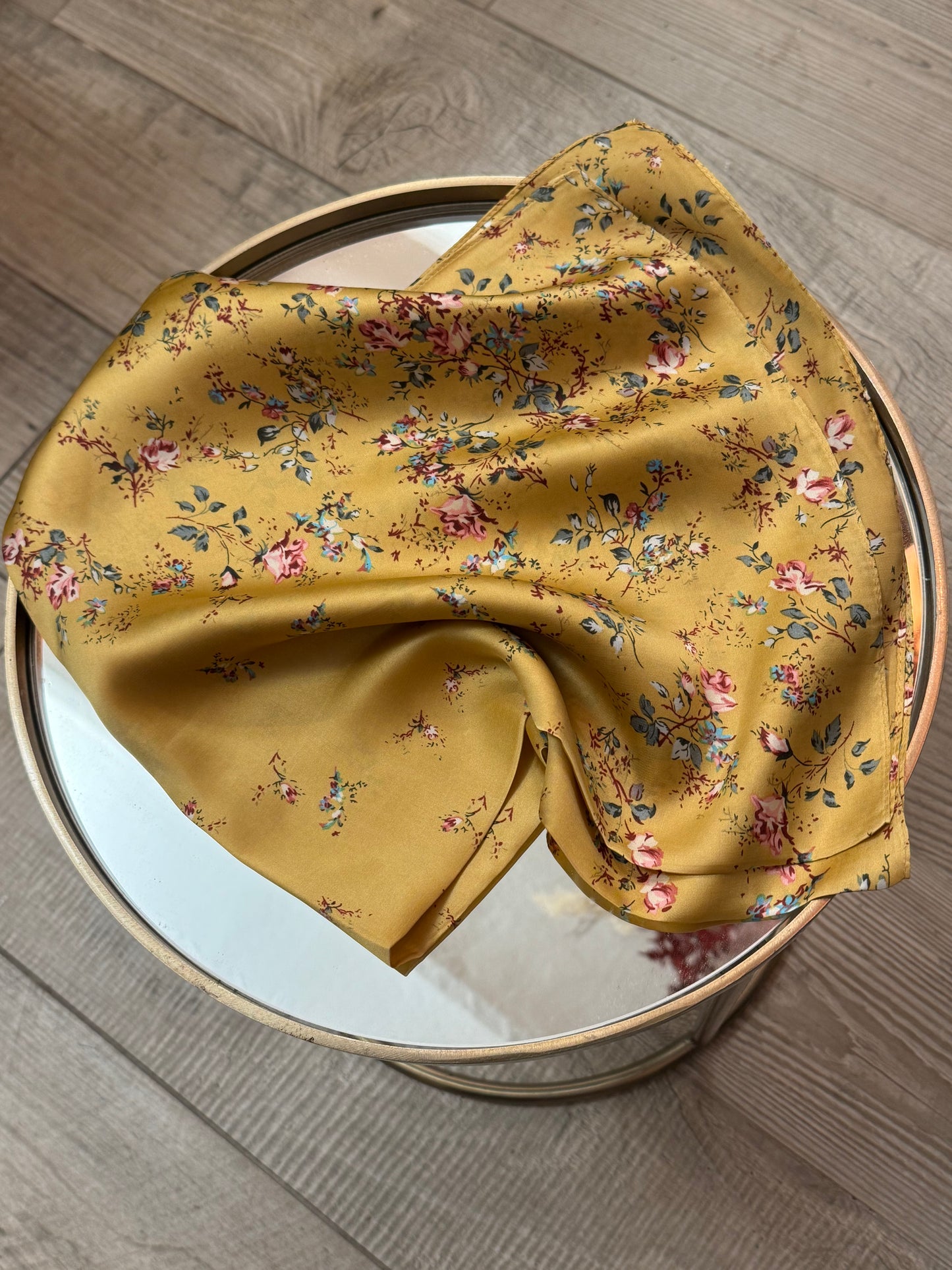 Foulard effetto seta 70x70 senape