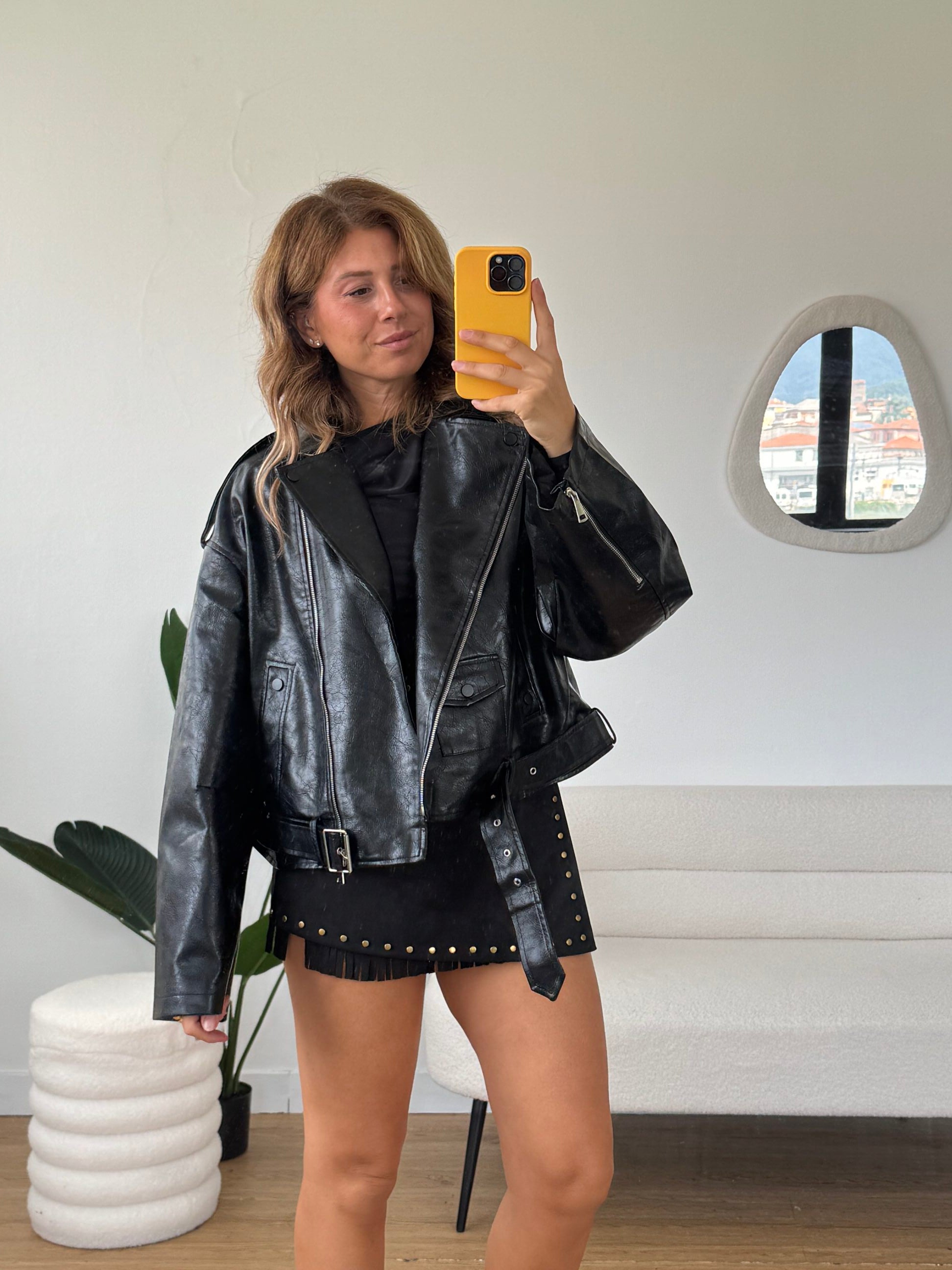 Chiodo ecopelle oversize dettaglio bottoni tono su tono