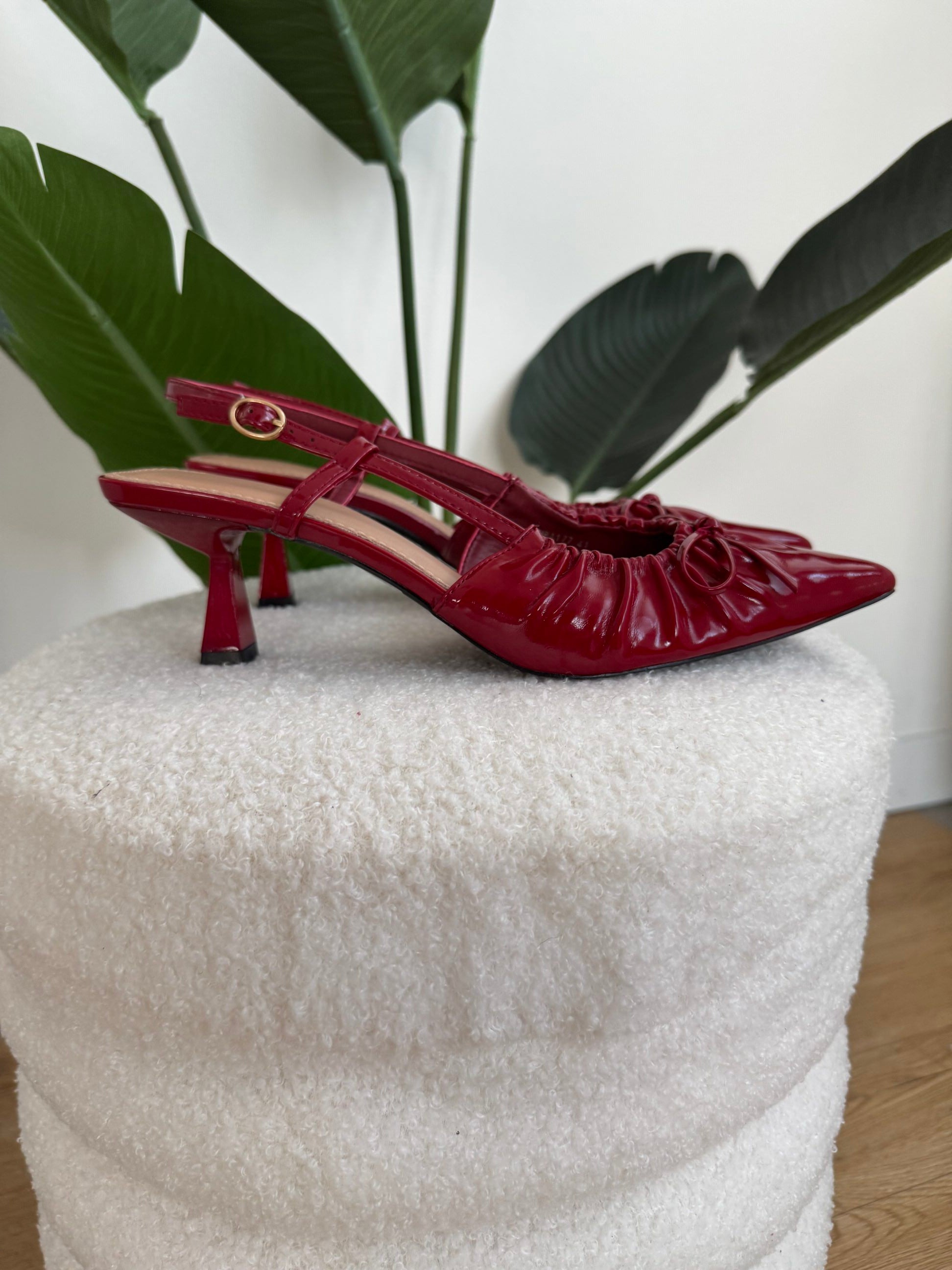 Slingback con arricciatura e fiocco