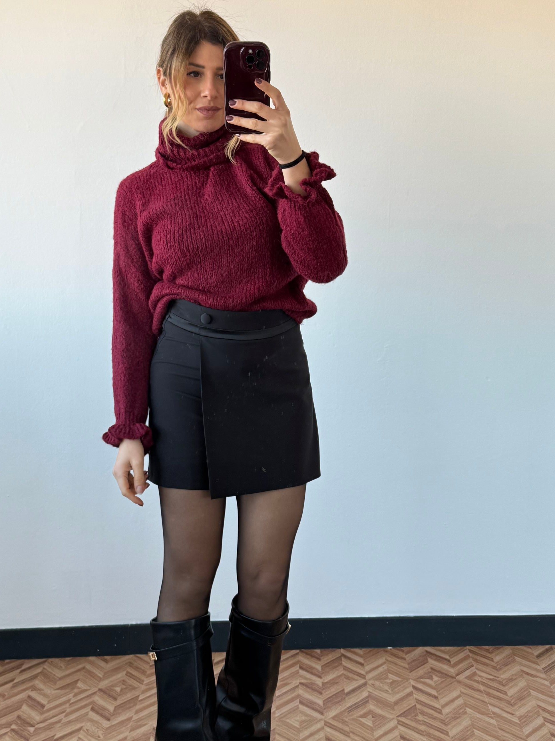 Maglione collo ampio e balza sui polsini