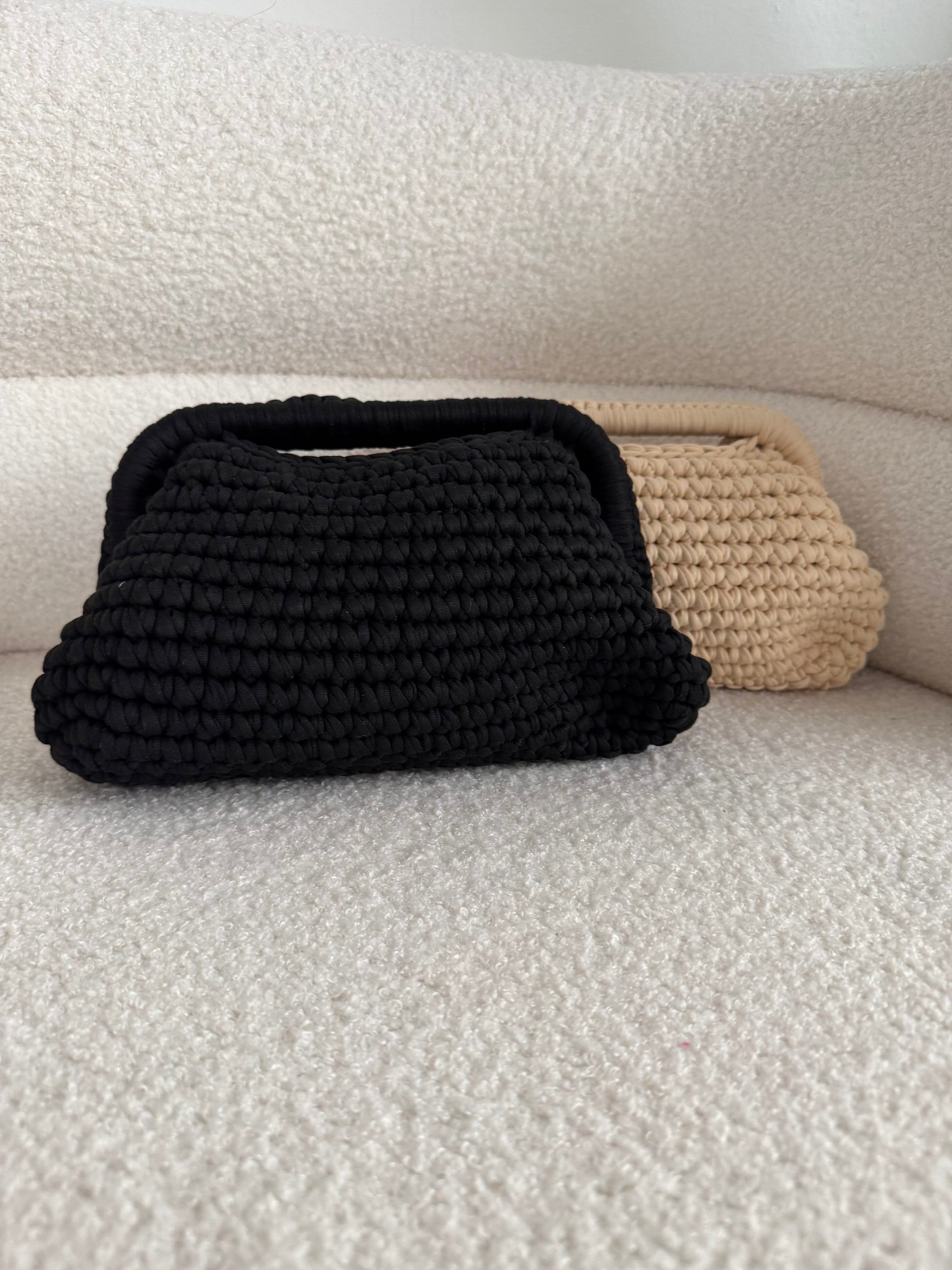 Clutch handmade filo con tracolla dorata