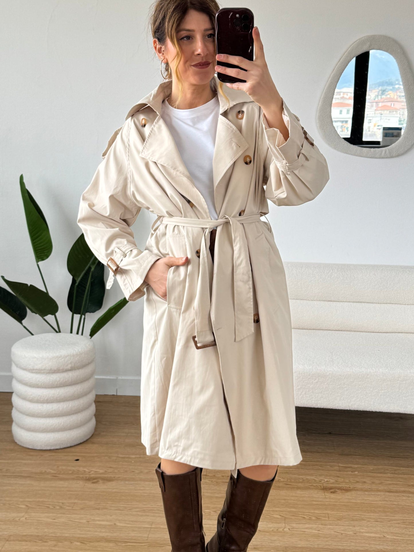 Trench beige lunghezza media