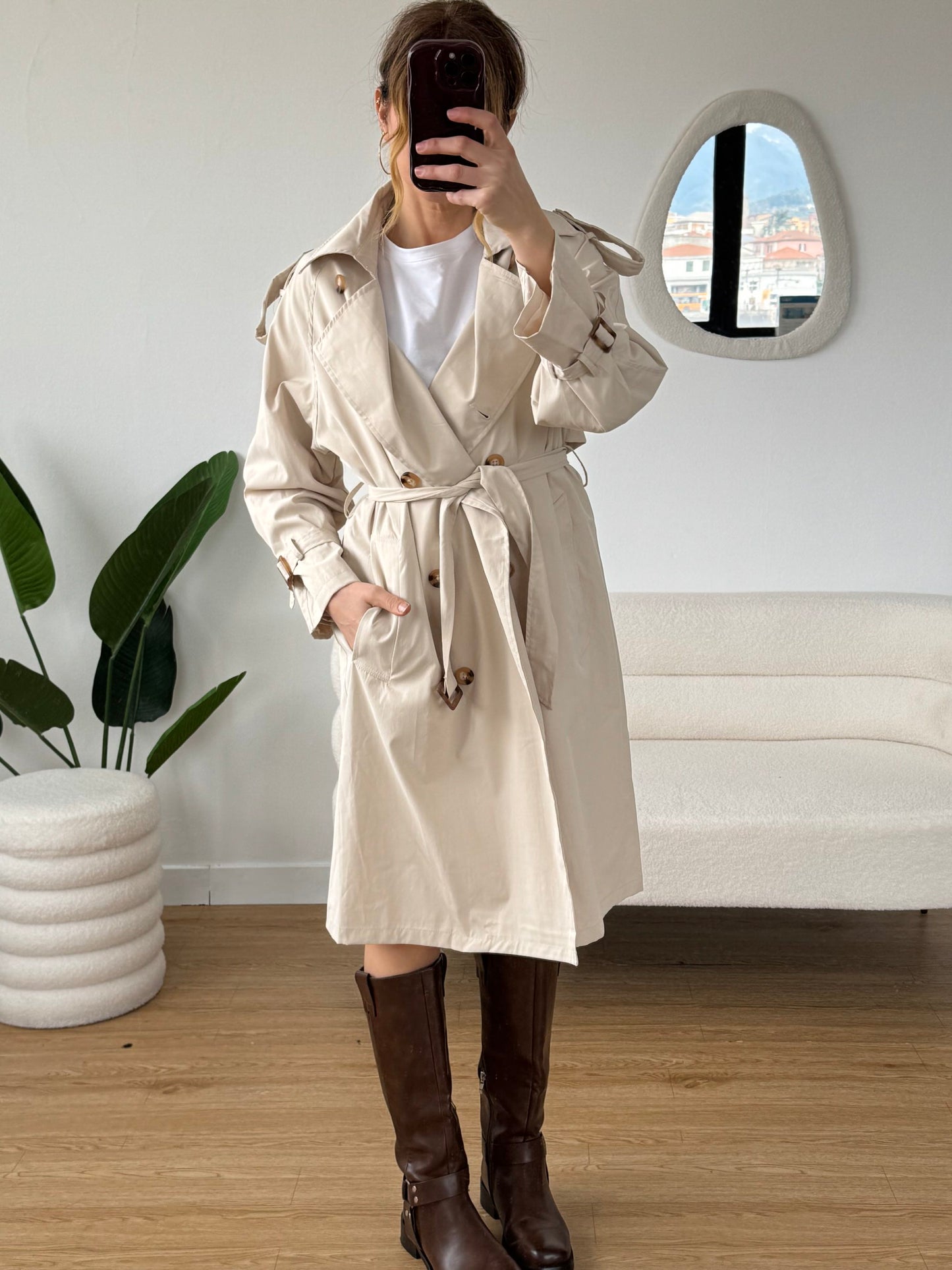 Trench beige lunghezza media