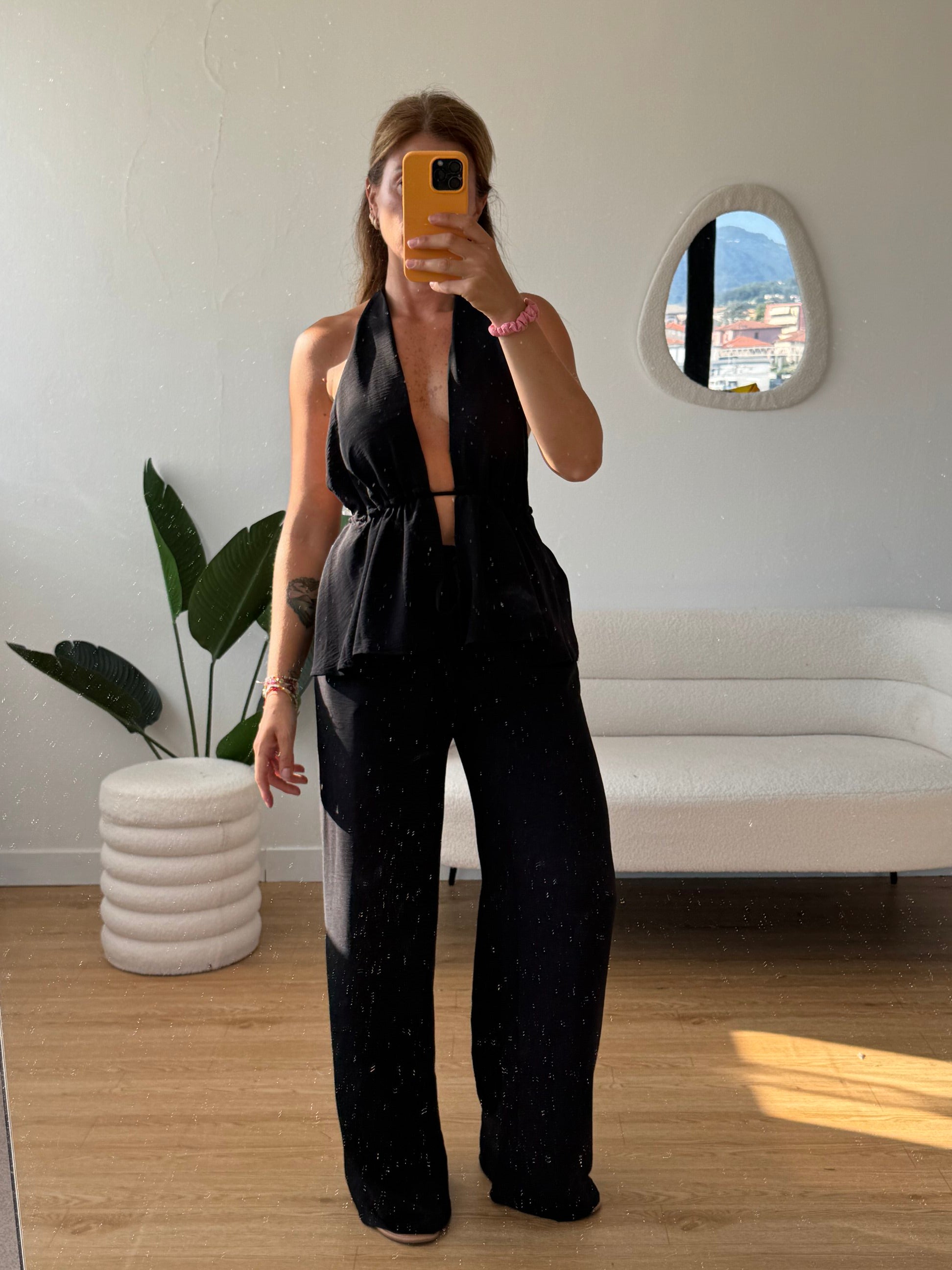 Completo top scollo halter e aperture