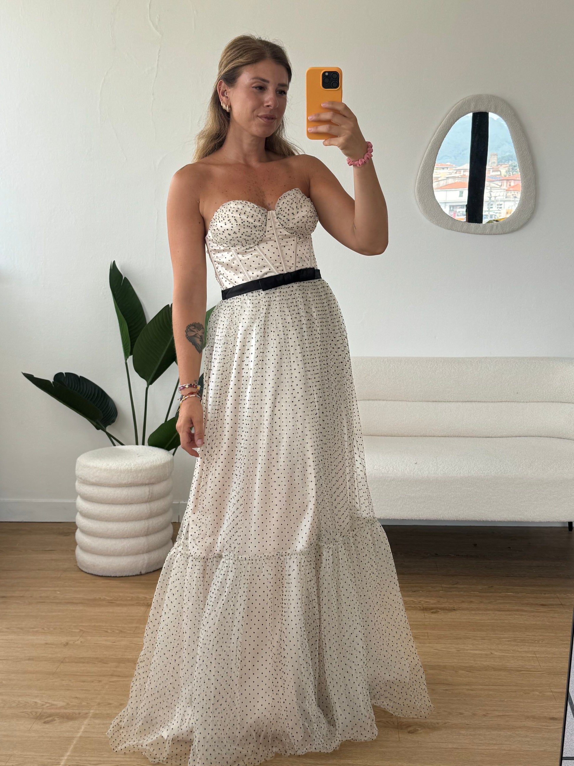 Abito lungo in tulle a pois