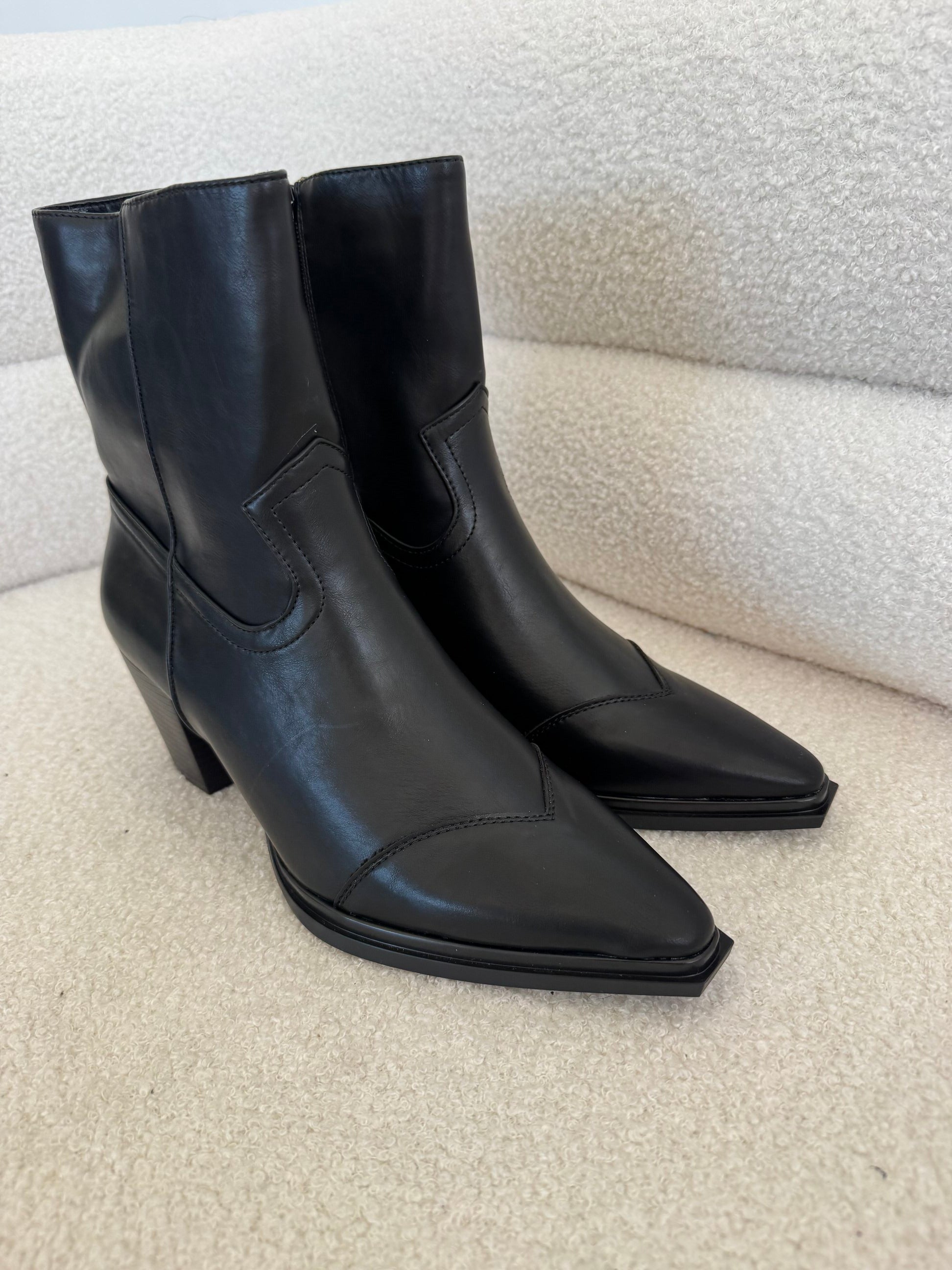 Stivaletto con tacco