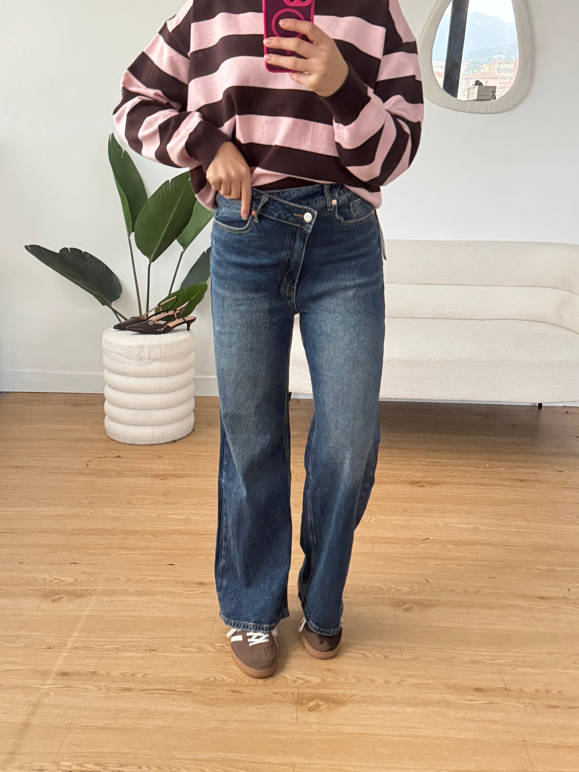 Jeans wide leg bottone asimmetrico elasticizzato