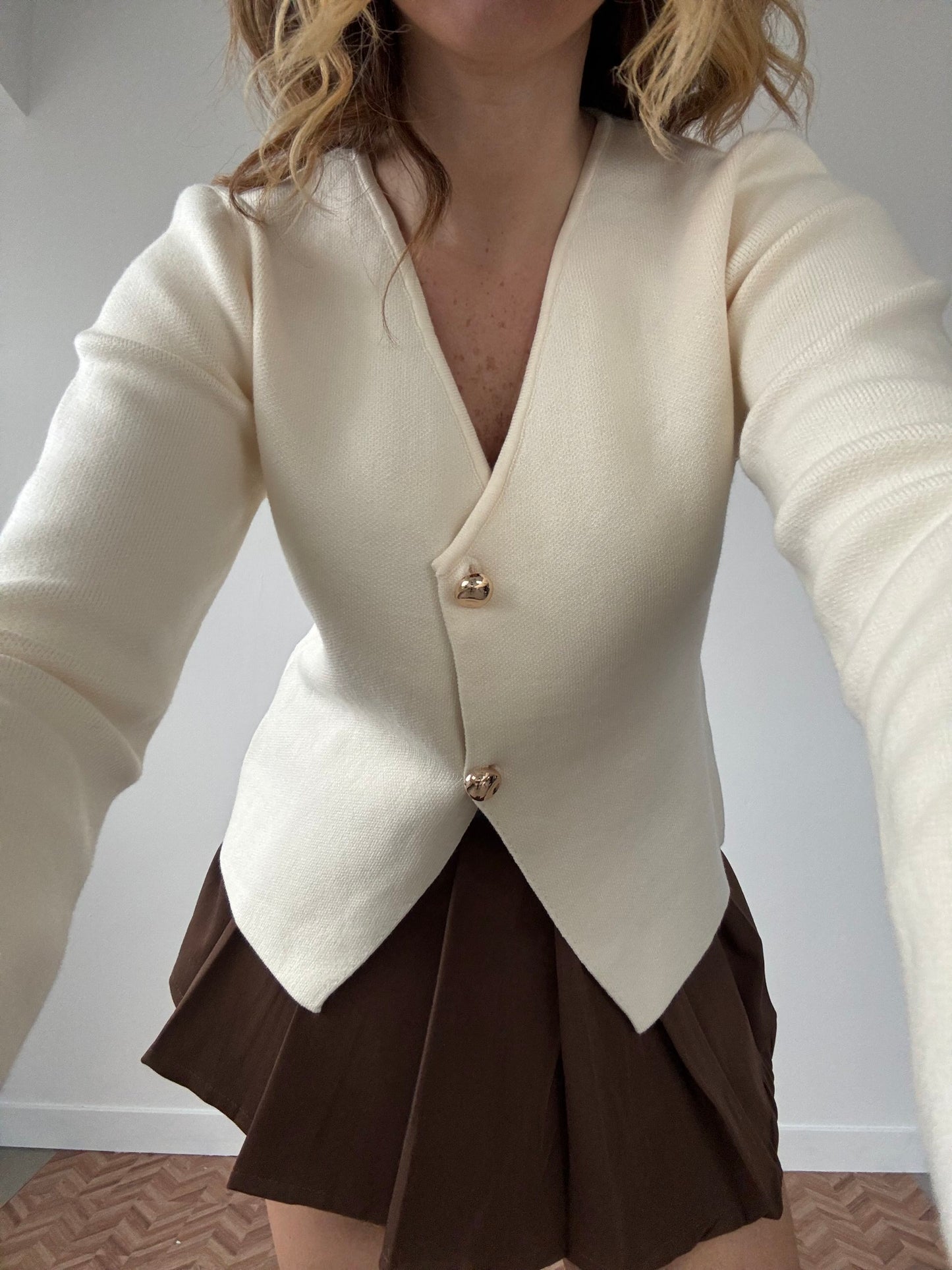 Cardigan con bottoni asimmetrici oro