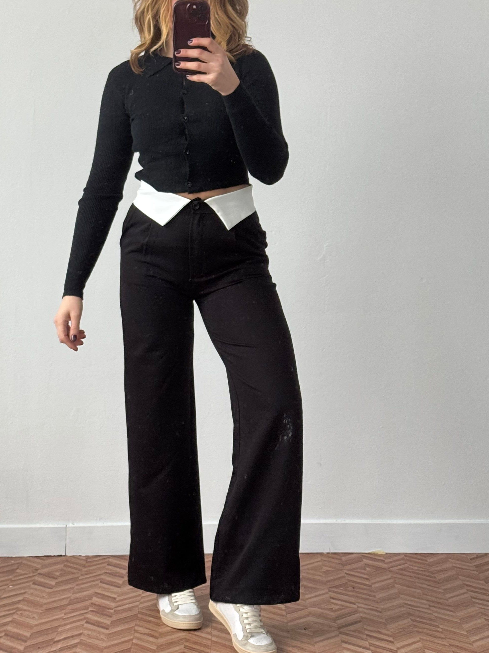 Pantalone a palazzo con risvolto bianco in vita