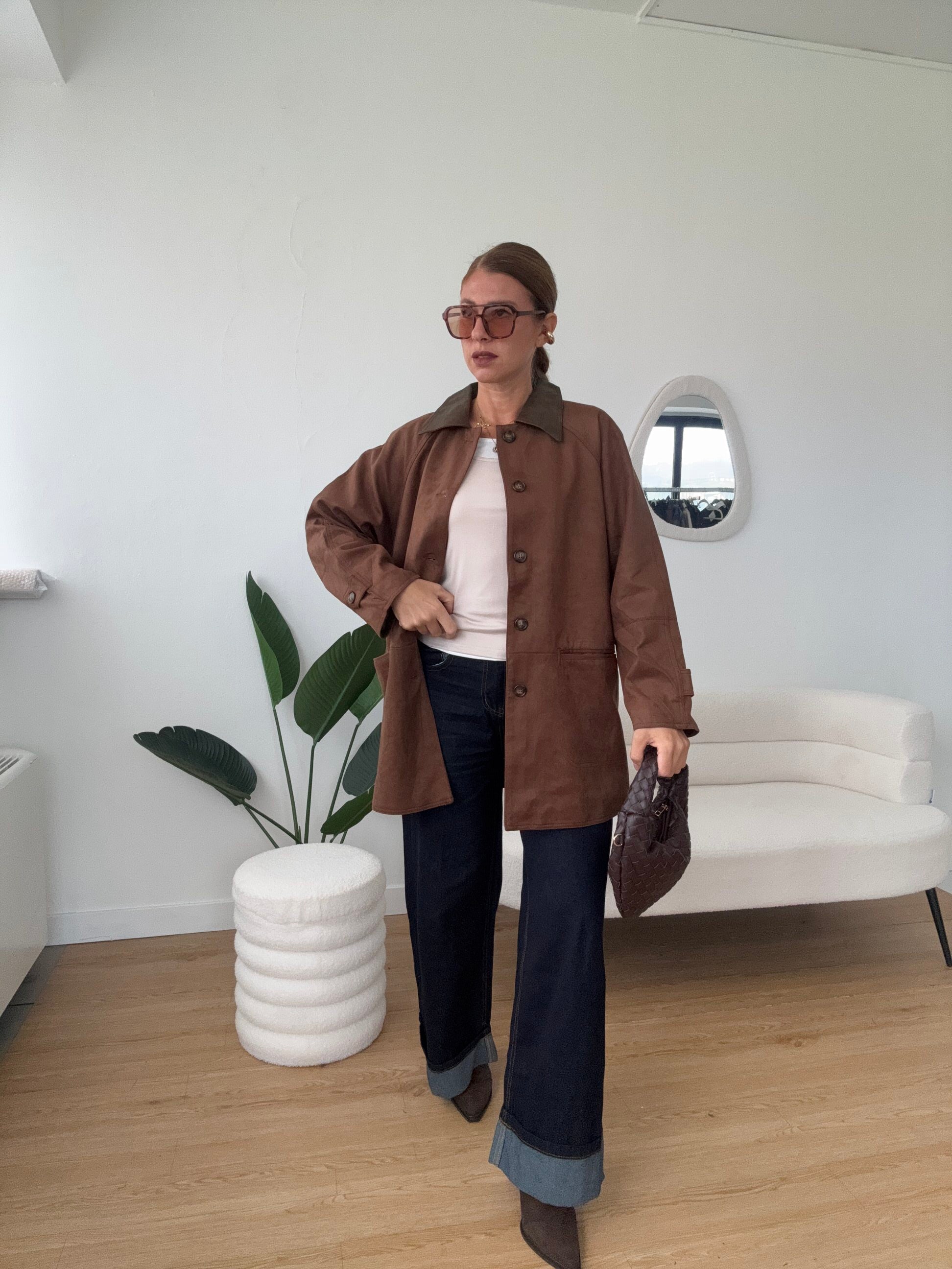 Trench suede oversize colletto a contrasto